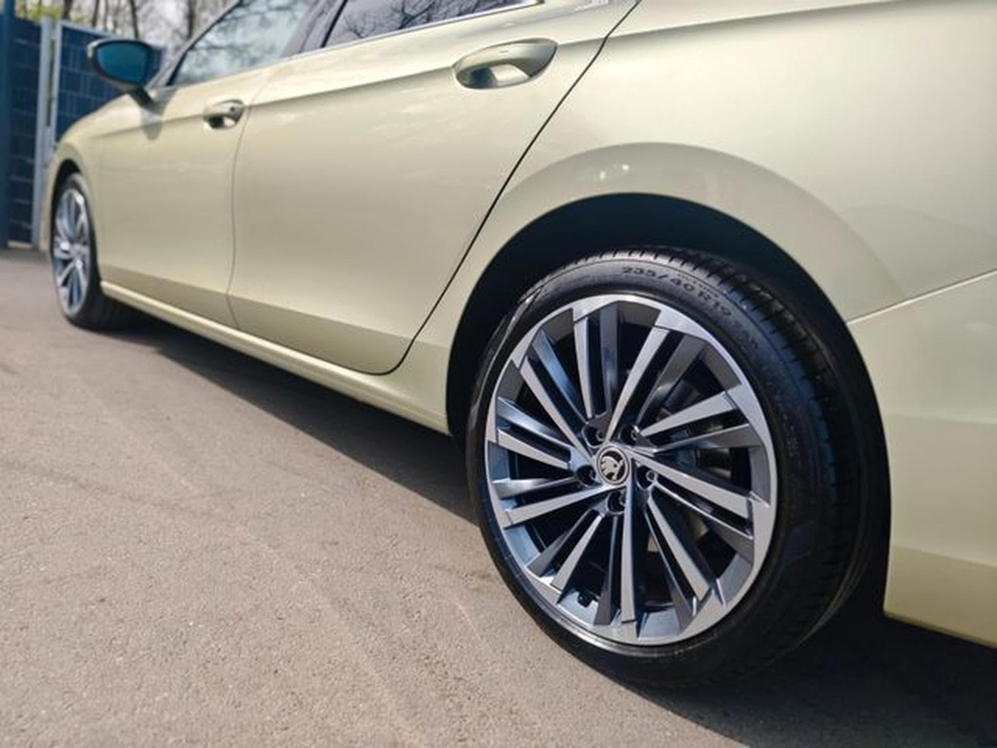 Skoda Superb SUPERB COMBI*4x4 L&amp;K*4X SCHIEBEDACH*SOUNDANLAGE* (2025) - Foto 9