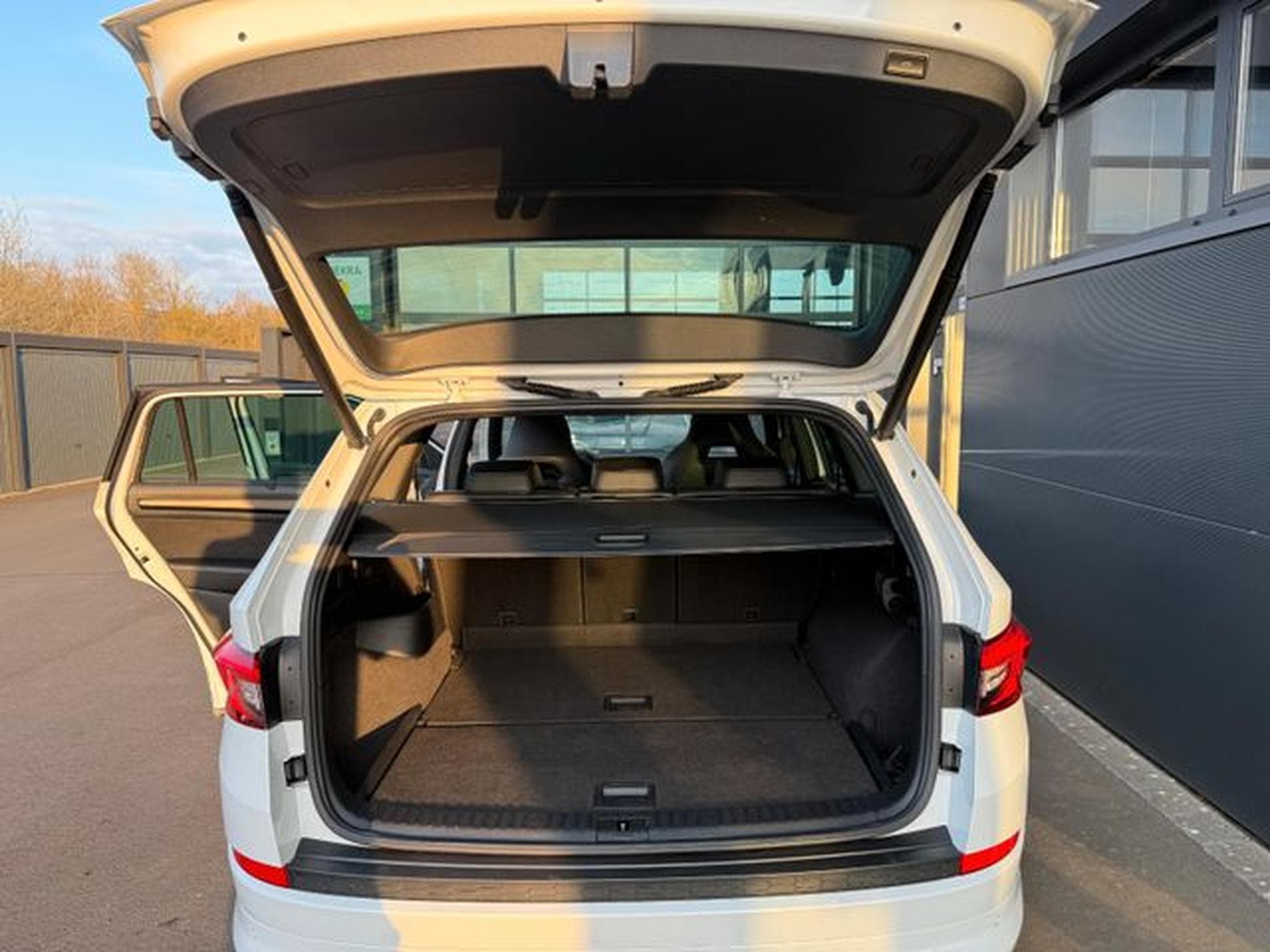 Skoda Kodiaq Kodiaq 2,0TDi Sportline 4x4 Pano 19" AHK DCC ACC (2021) - Foto 12