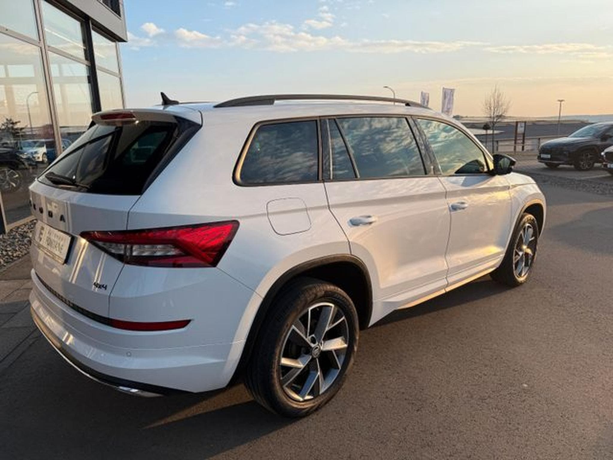 Skoda Kodiaq Kodiaq 2,0TDi Sportline 4x4 Pano 19" AHK DCC ACC (2021) - Foto 5