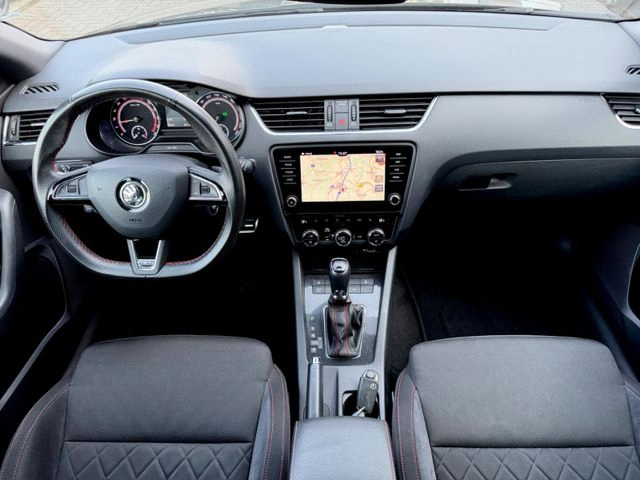 Skoda Octavia Octavia Combi RS 2.0 TDI DSG 4x4 /LED/ACC/CAM/ (2019) - Photo 11