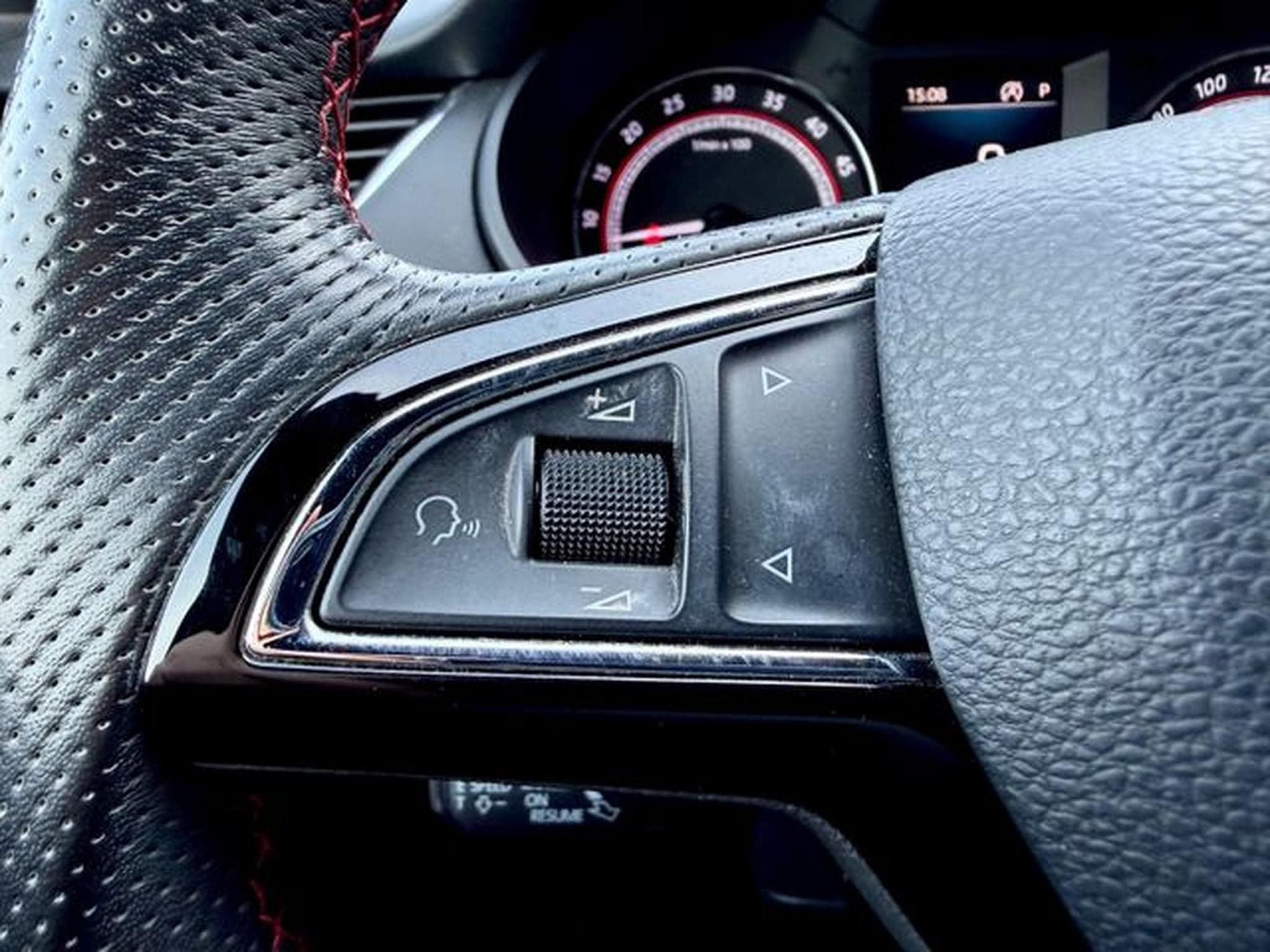 Skoda Octavia Octavia Combi RS 2.0 TDI DSG 4x4 /LED/ACC/CAM/ (2019) - Photo 15