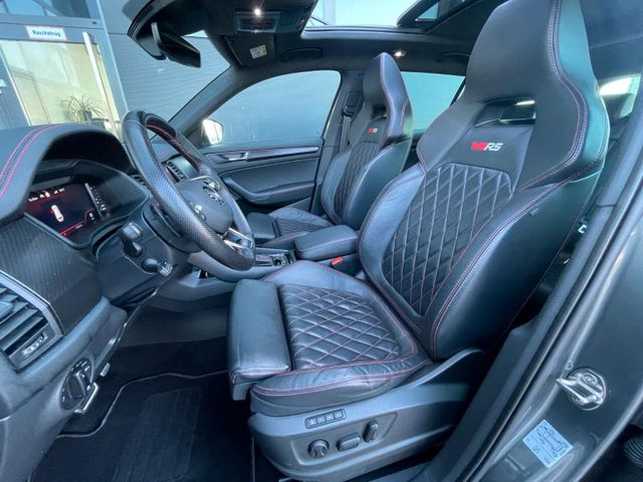 Skoda Kodiaq Kodiaq RS 4x4 Vollleder AHK Standhz Pano 360°DCC (2022) - Foto 10