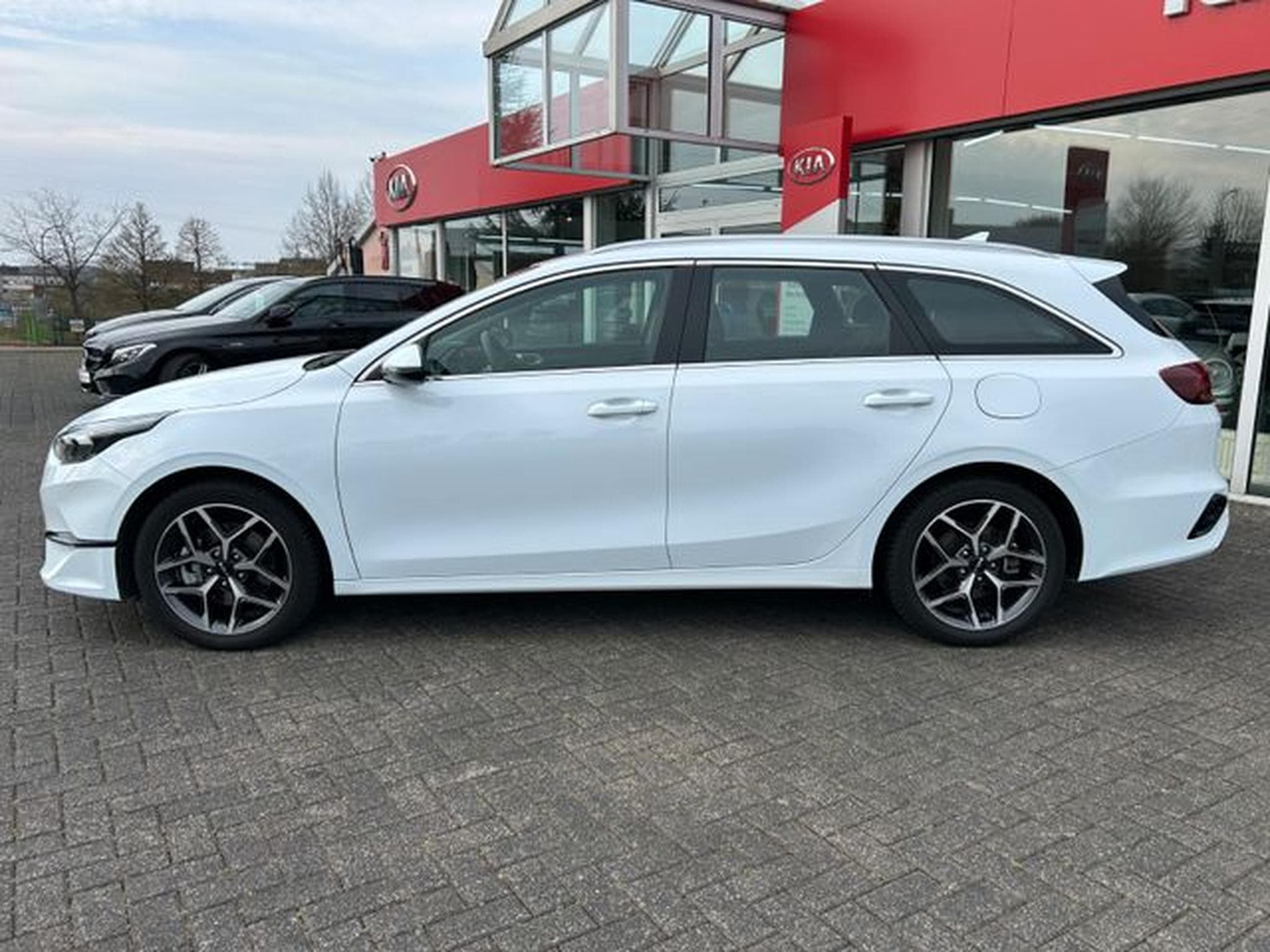 Kia Ceed Ceed SW 1,5T-GDI DCT Spirit Navi Kamera JBL LED (2024) - Foto 4