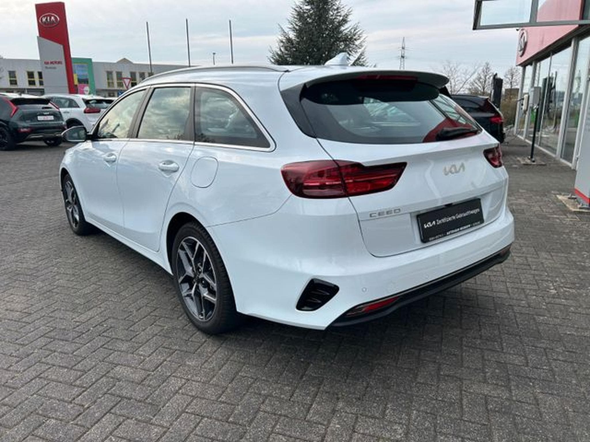 Kia Ceed Ceed SW 1,5T-GDI DCT Spirit Navi Kamera JBL LED (2024) - Foto 5