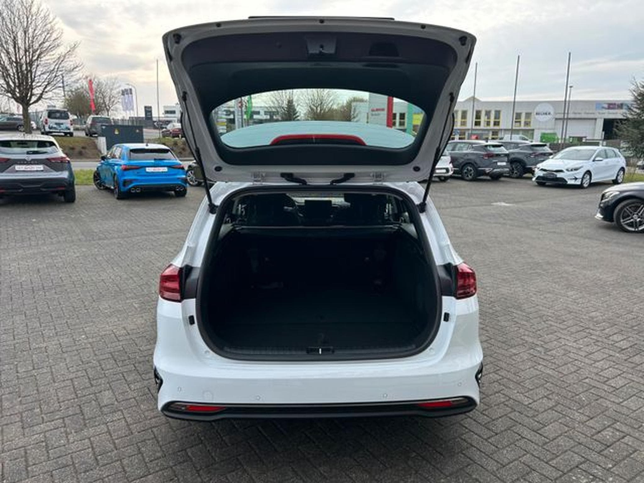 Kia Ceed Ceed SW 1,5T-GDI DCT Spirit Navi Kamera JBL LED (2024) - Foto 7