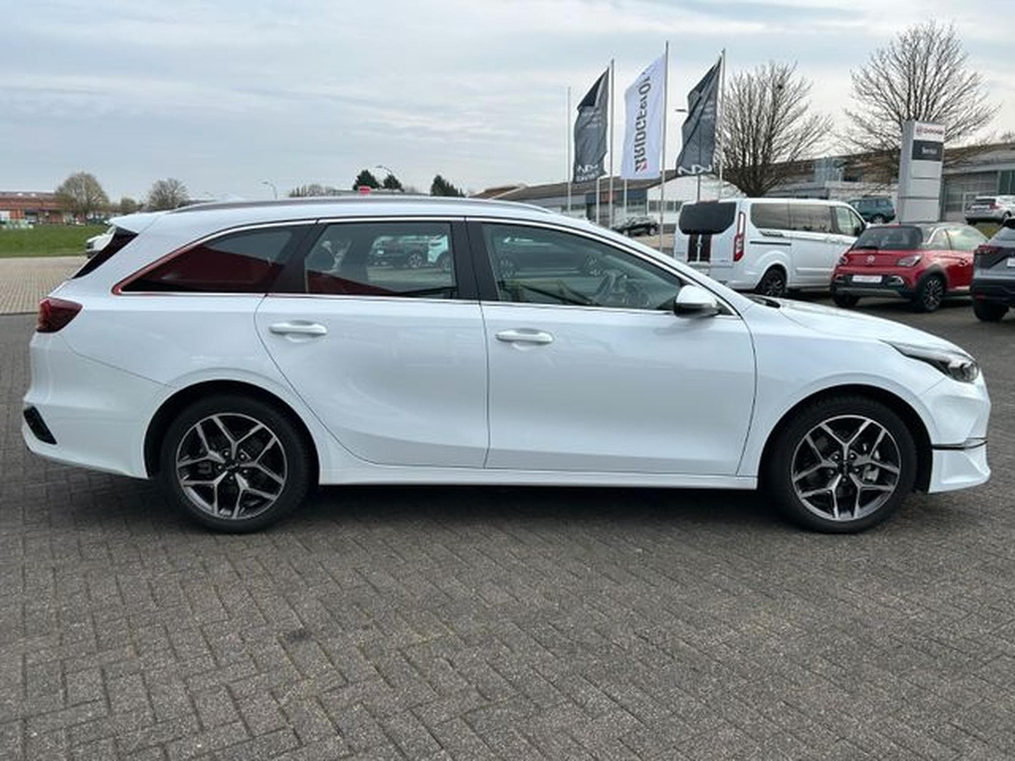 Kia Ceed Ceed SW 1,5T-GDI DCT Spirit Navi Kamera JBL LED (2024) - Foto 9