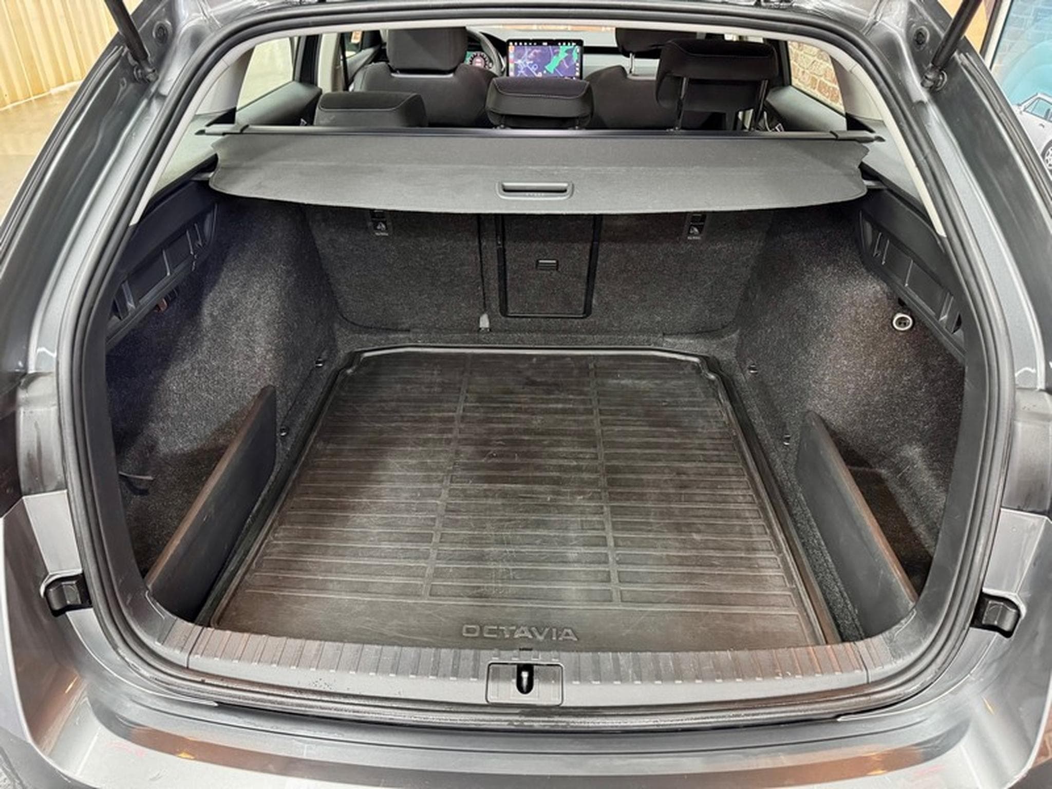 Skoda Octavia Octavia Combi 2.0 TDi 150cv Auto SELECTION (2024) - Foto 7