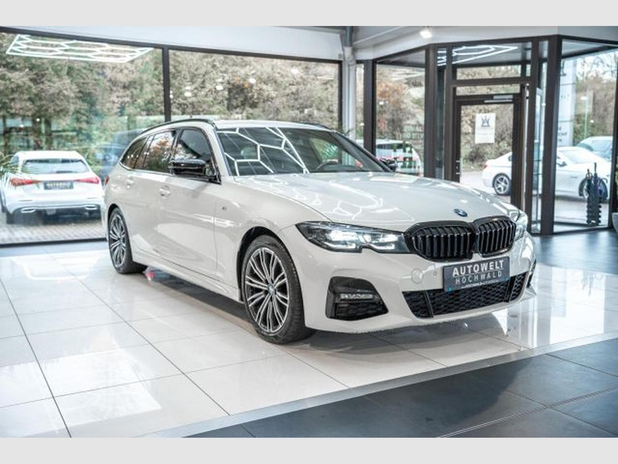 BMW 318 318d M-Sport 8G-Autom. LED NAVI Life Shadow (2021) - Foto 4