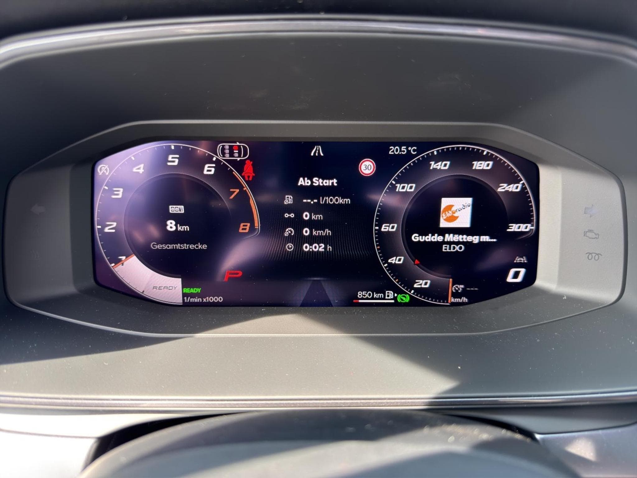 Cupra Leon eTSI (2026) - Photo 11