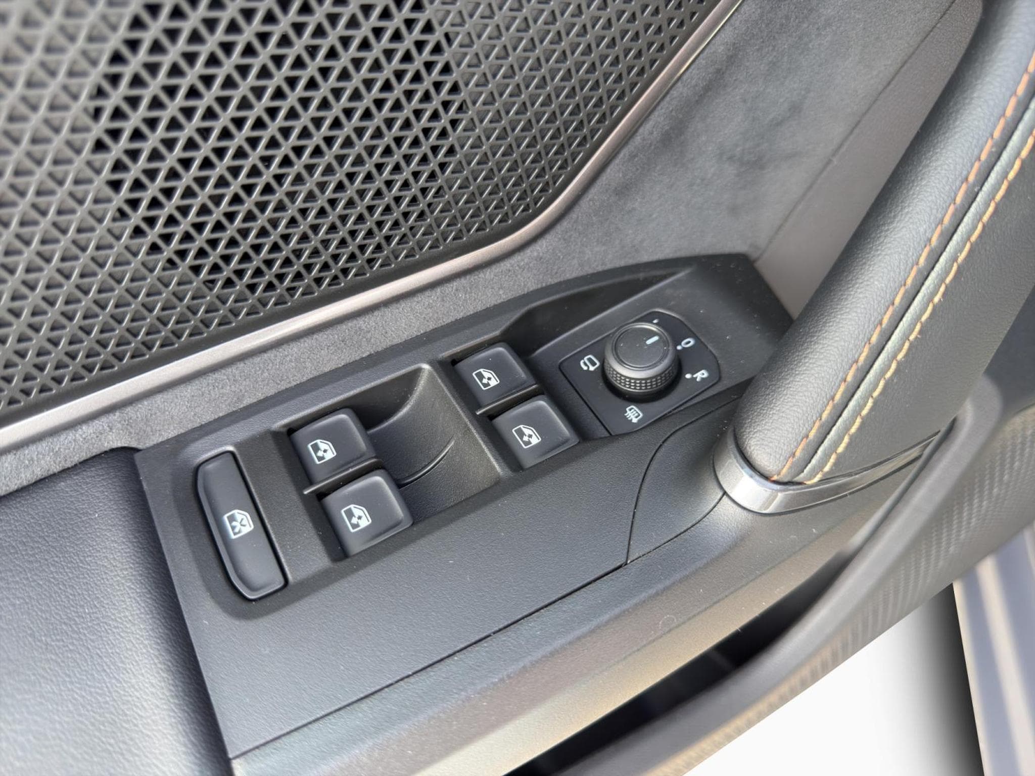 Cupra Leon eTSI (2026) - Photo 14