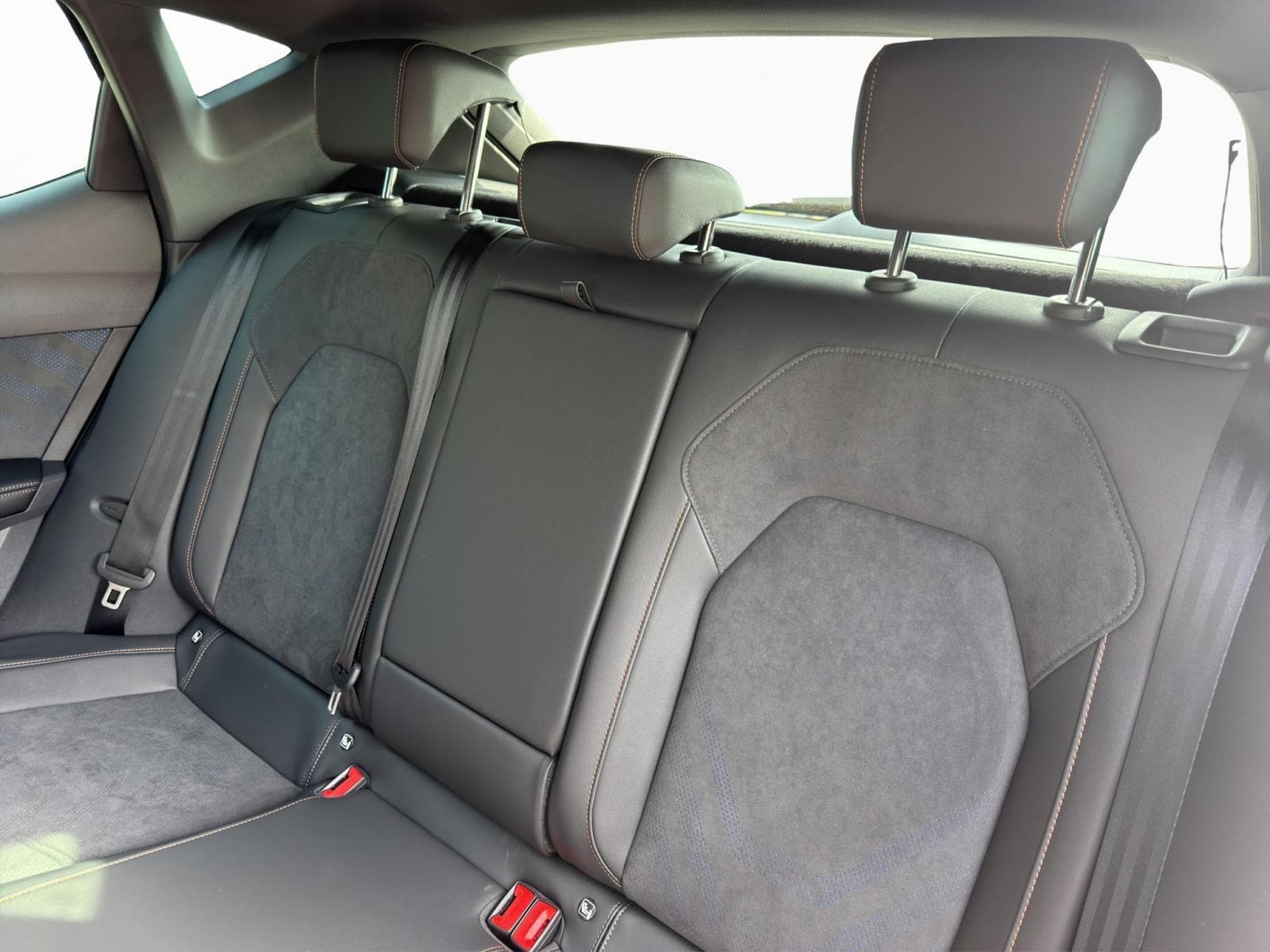 Cupra Leon eTSI (2026) - Photo 16