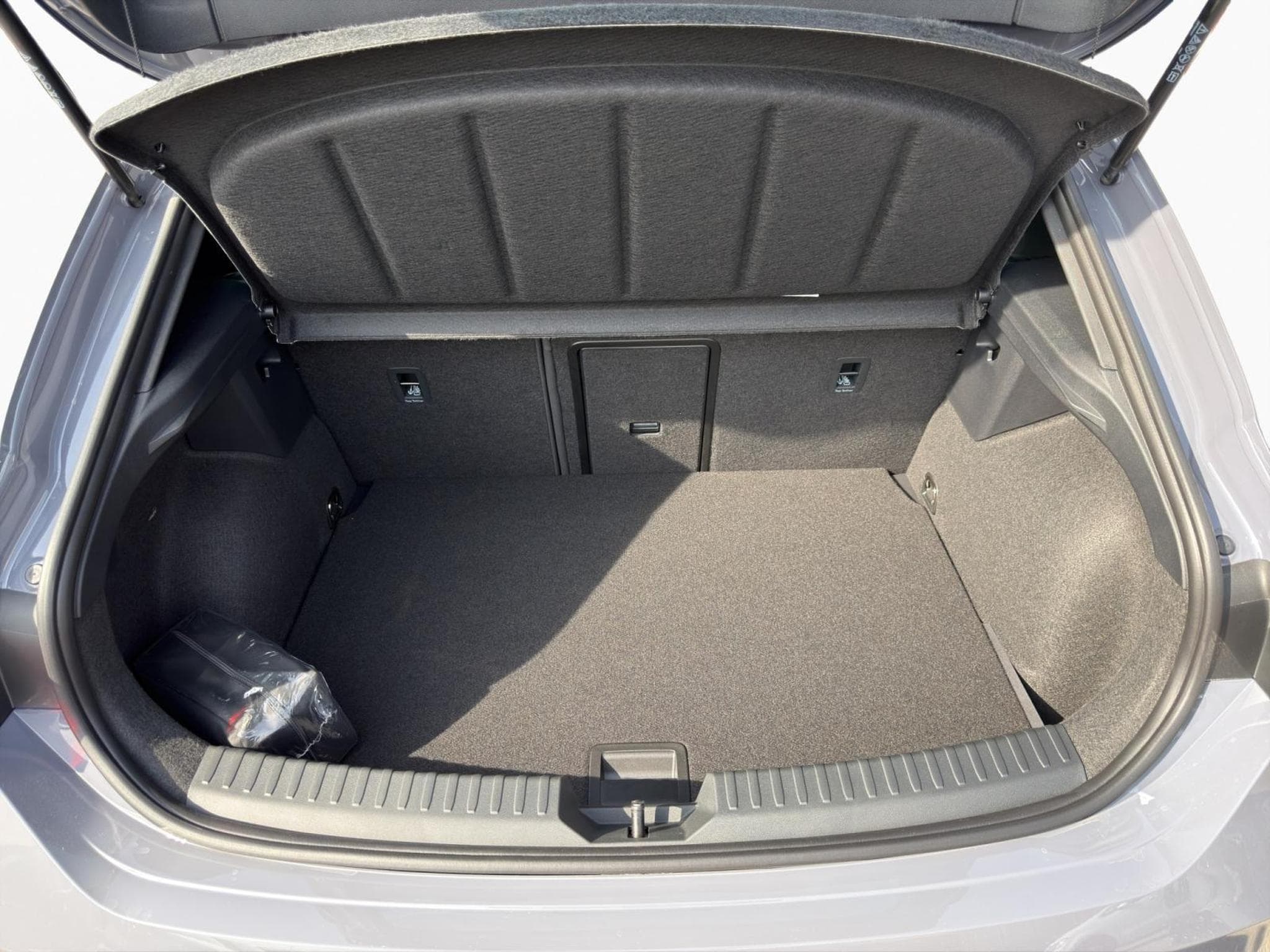 Cupra Leon eTSI (2026) - Photo 17