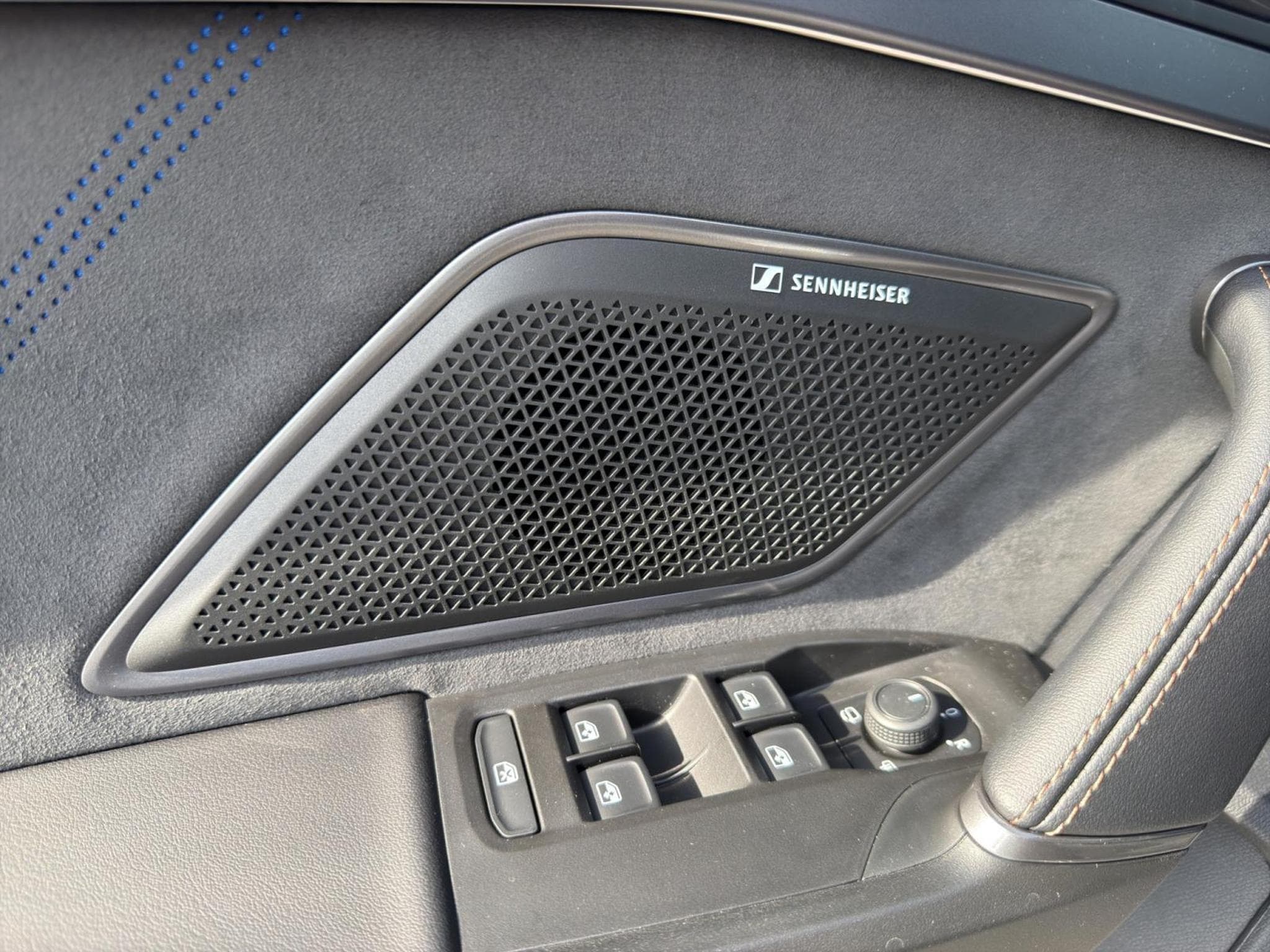 Cupra Leon eTSI (2026) - Photo 19