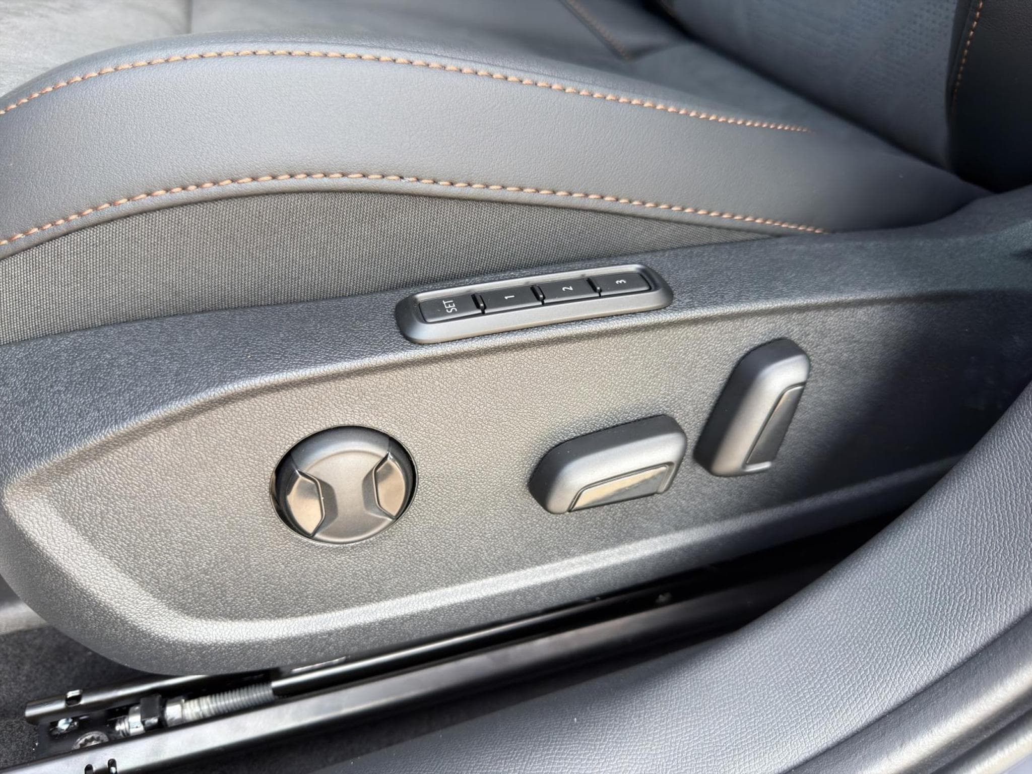 Cupra Leon eTSI (2026) - Photo 20