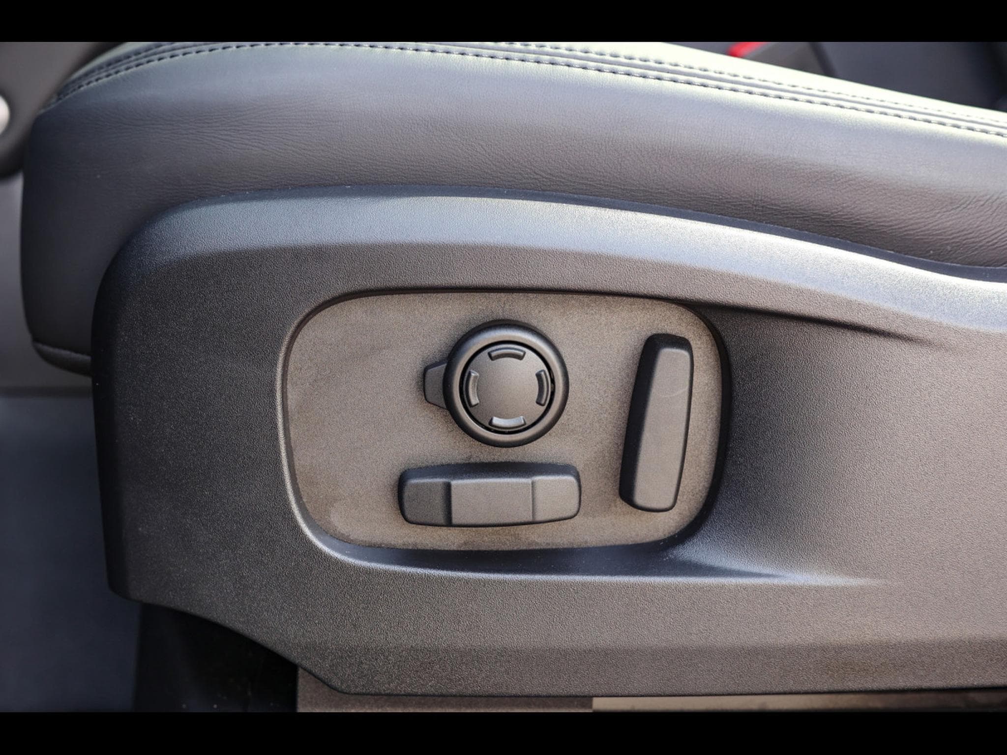 Land-Rover Defender 110 P425 X-DYNAMIC HSE - SANTORINI BLACK (2024) - Foto 24