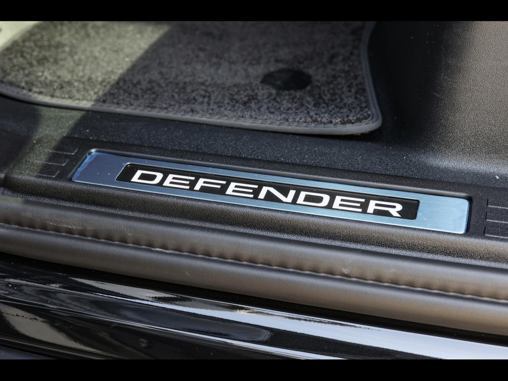 Land-Rover Defender 110 P425 X-DYNAMIC HSE - SANTORINI BLACK (2024) - Foto 25