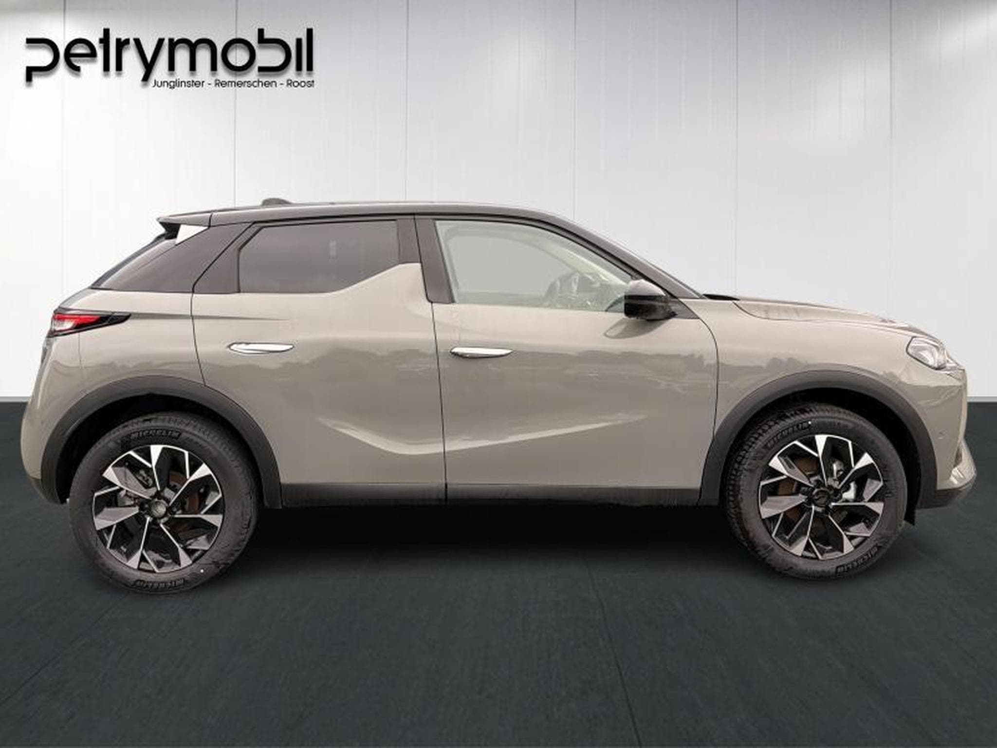 DS Automobiles DS3 PERFOMANCE LINE + (2024) - Foto 8