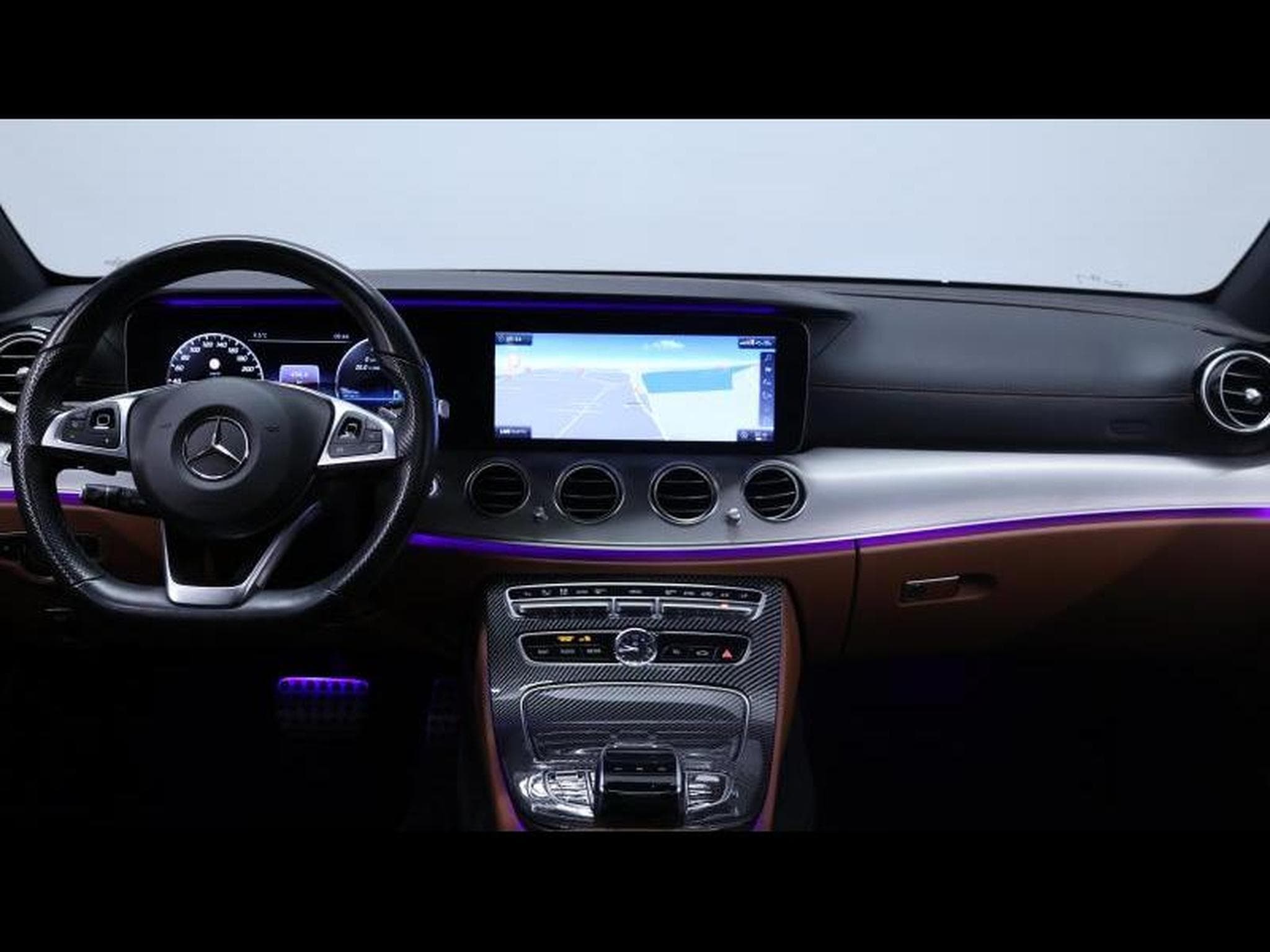 Mercedes E 220 d Limousine AMG Line 9g - Tronic (2019) - Photo 13