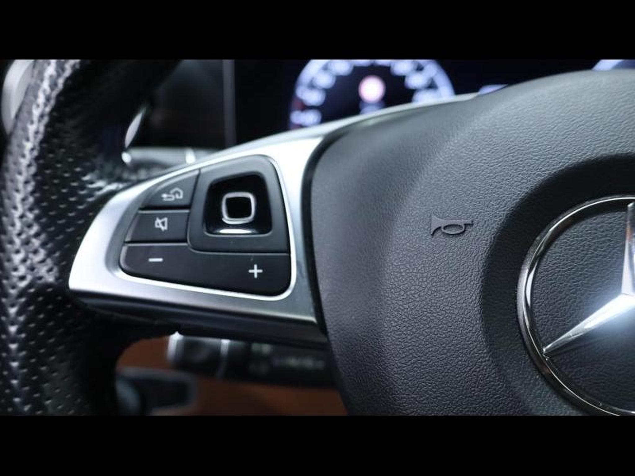 Mercedes E 220 d Limousine AMG Line 9g - Tronic (2019) - Photo 15