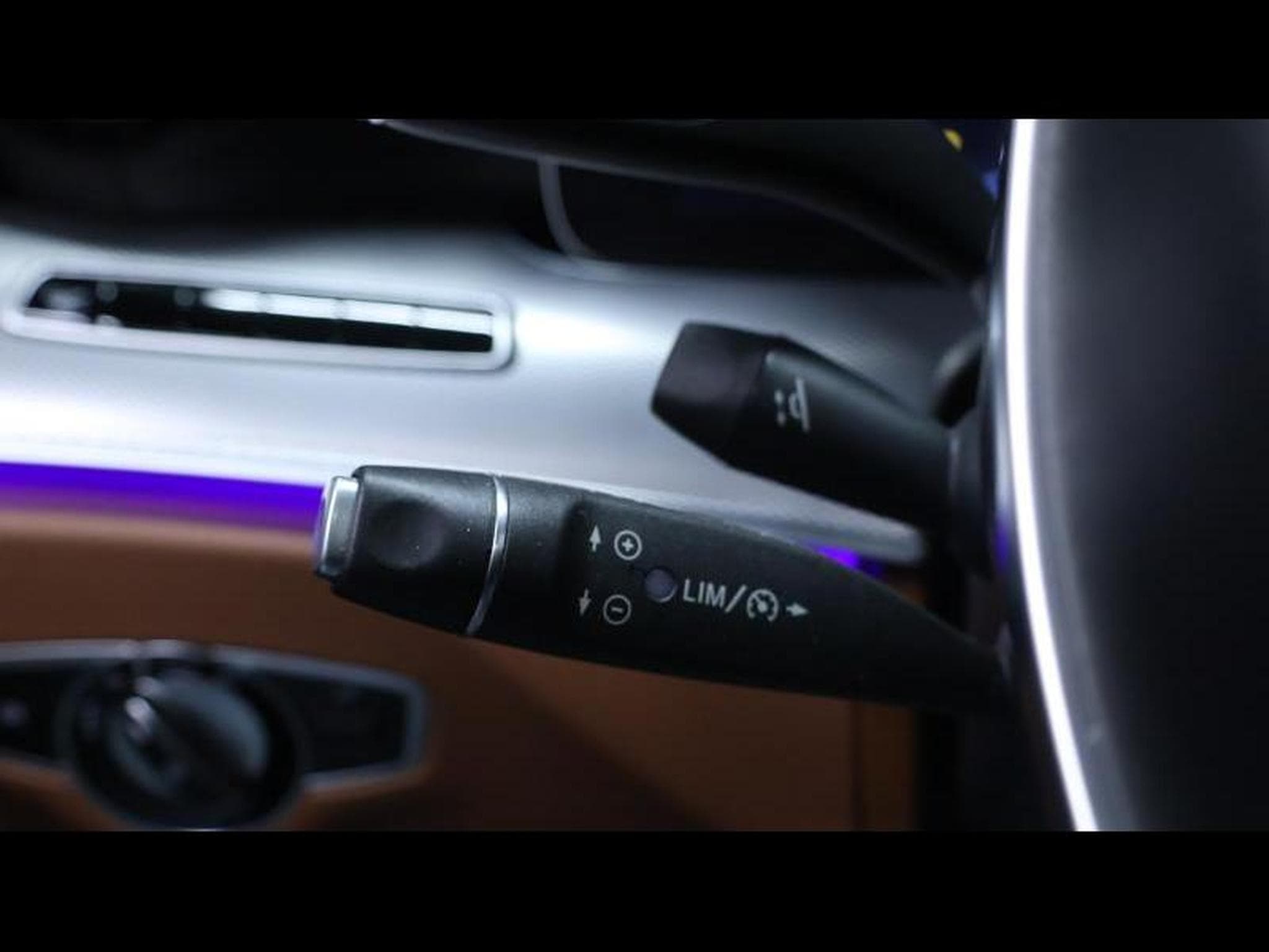 Mercedes E 220 d Limousine AMG Line 9g - Tronic (2019) - Photo 17