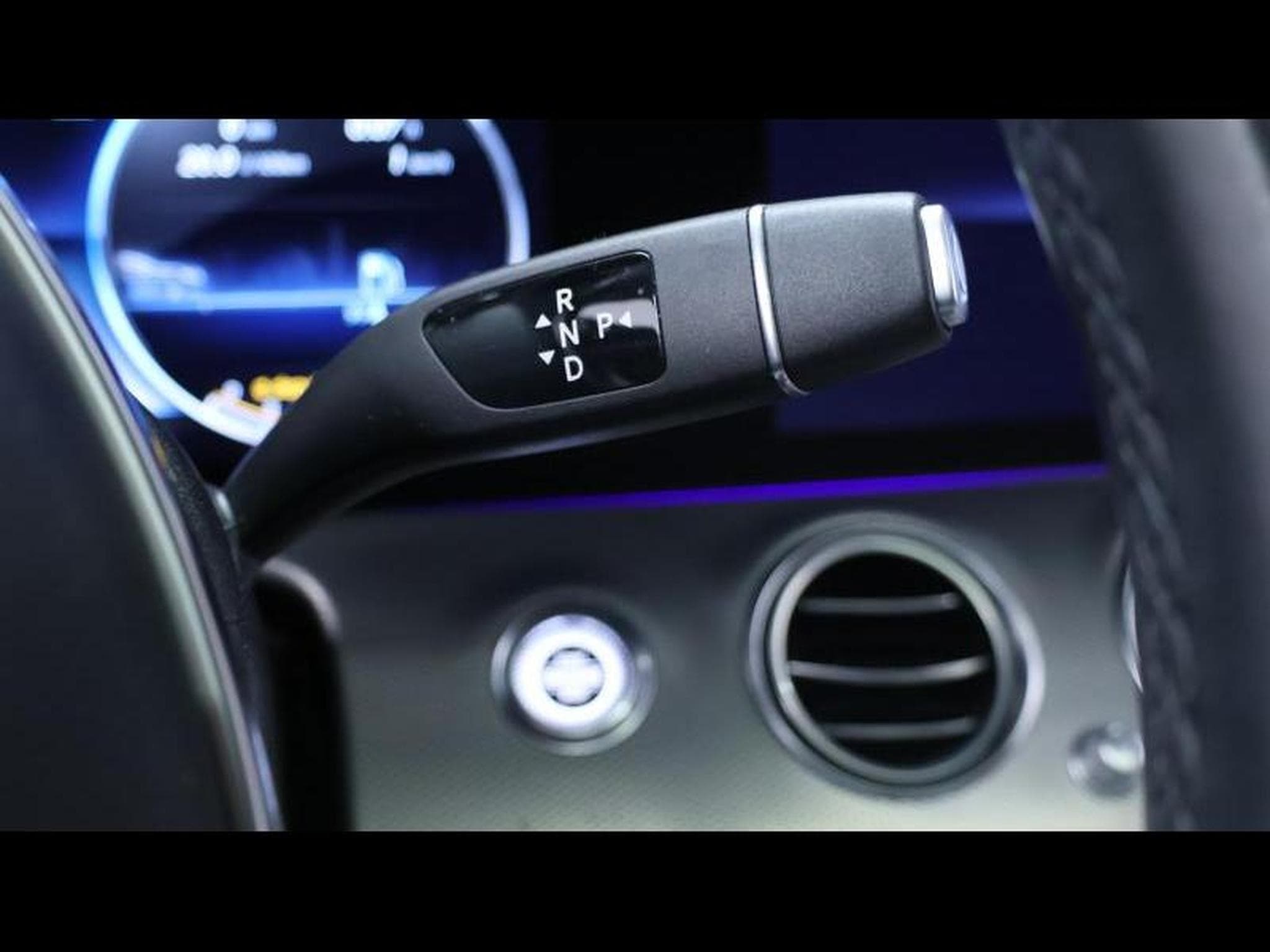 Mercedes E 220 d Limousine AMG Line 9g - Tronic (2019) - Photo 18