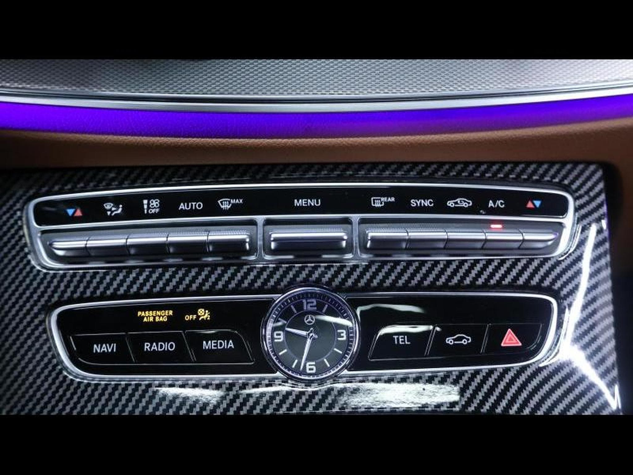 Mercedes E 220 d Limousine AMG Line 9g - Tronic (2019) - Photo 20