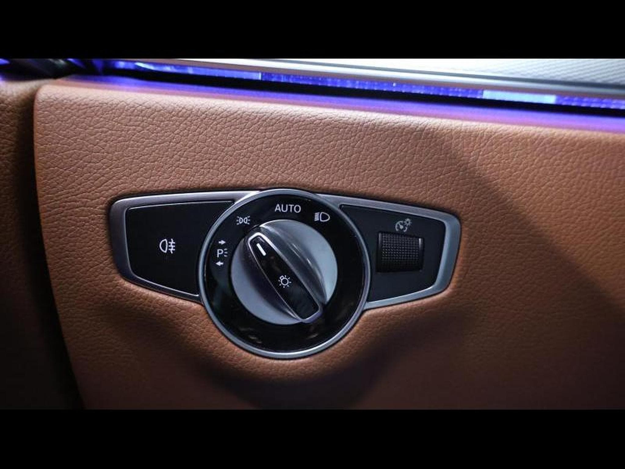 Mercedes E 220 d Limousine AMG Line 9g - Tronic (2019) - Photo 26