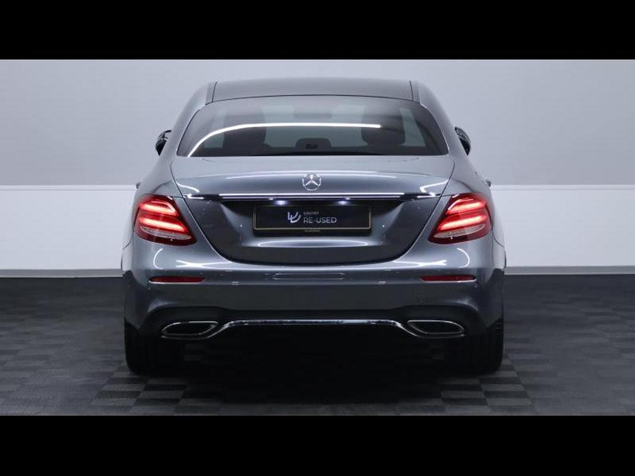 Mercedes E 220 d Limousine AMG Line 9g - Tronic (2019) - Photo 5
