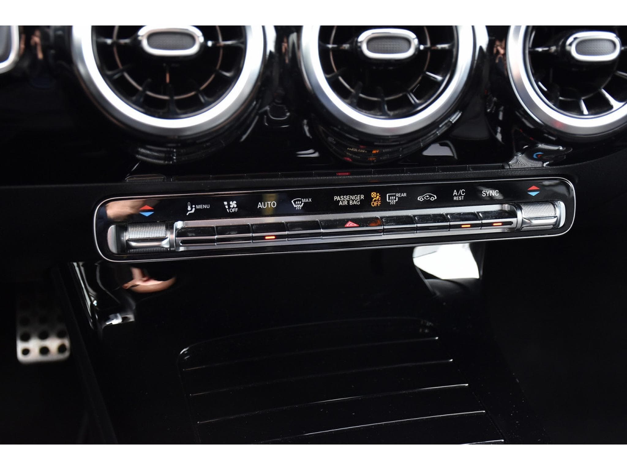 Mercedes A 200 AMG Line 7G-Tronic NIGHT CAM ALU19 1° MAIN (2020) - Foto 18