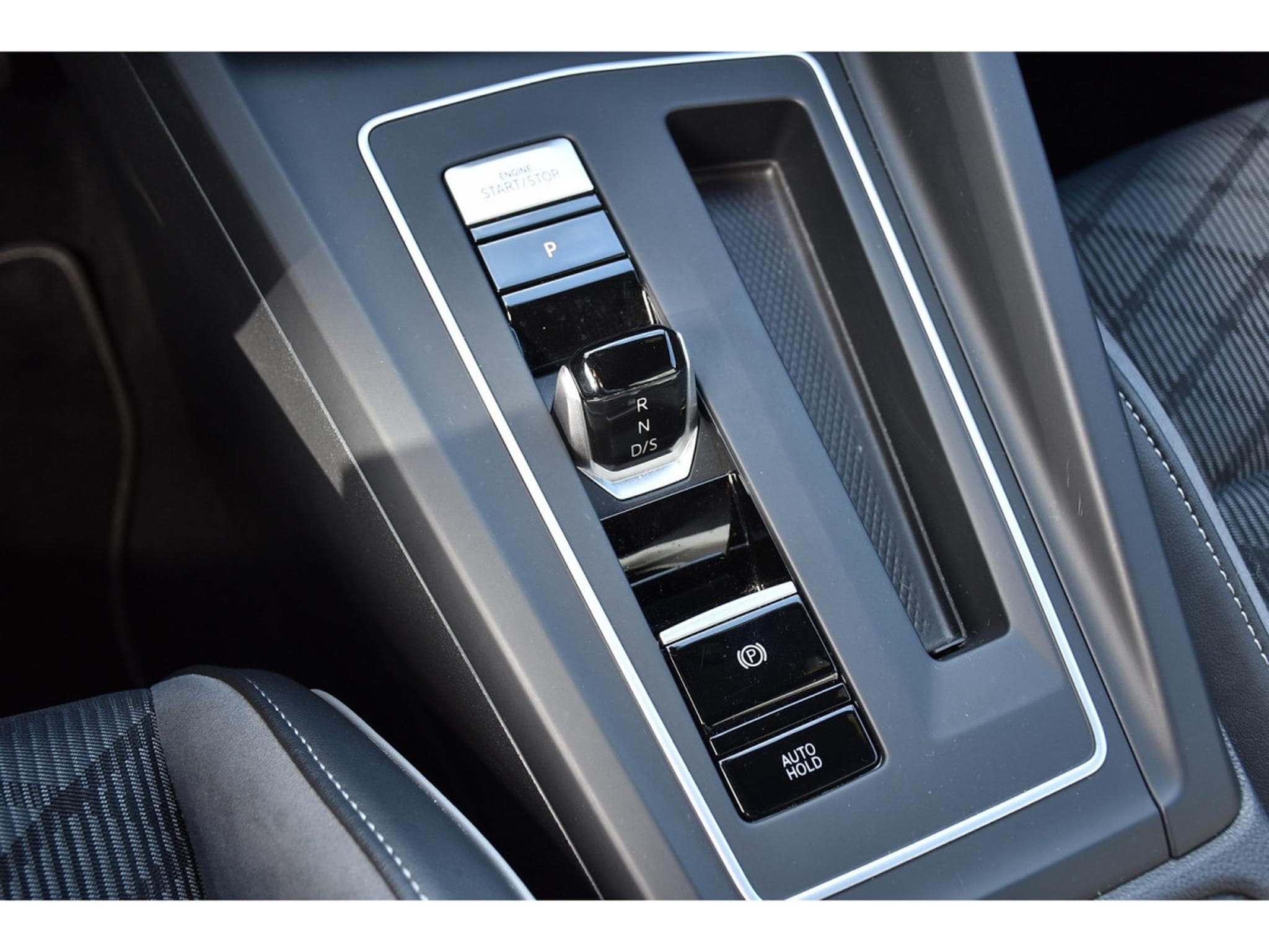 VW Golf 1.5 eTSI R-Line DSG ACC TRAVEL SIDE CAM PARK KEYLESS 1° MAIN (2021) - Foto 19