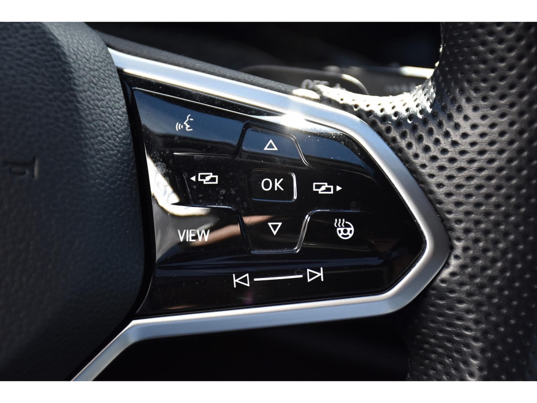 VW Golf 1.5 eTSI R-Line DSG ACC TRAVEL SIDE CAM PARK KEYLESS 1° MAIN (2021) - Foto 22