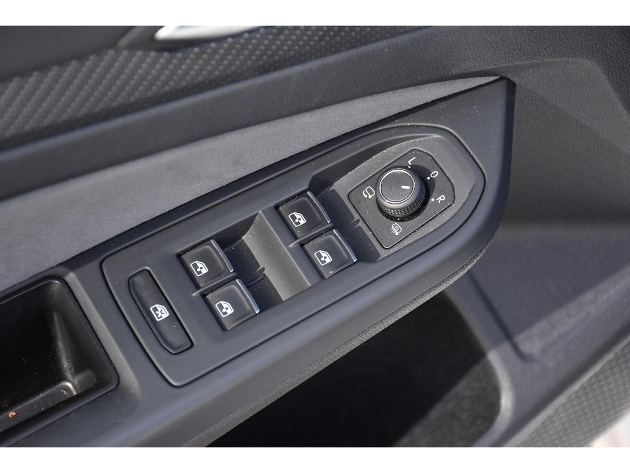 VW Golf 1.5 eTSI R-Line DSG ACC TRAVEL SIDE CAM PARK KEYLESS 1° MAIN (2021) - Foto 23