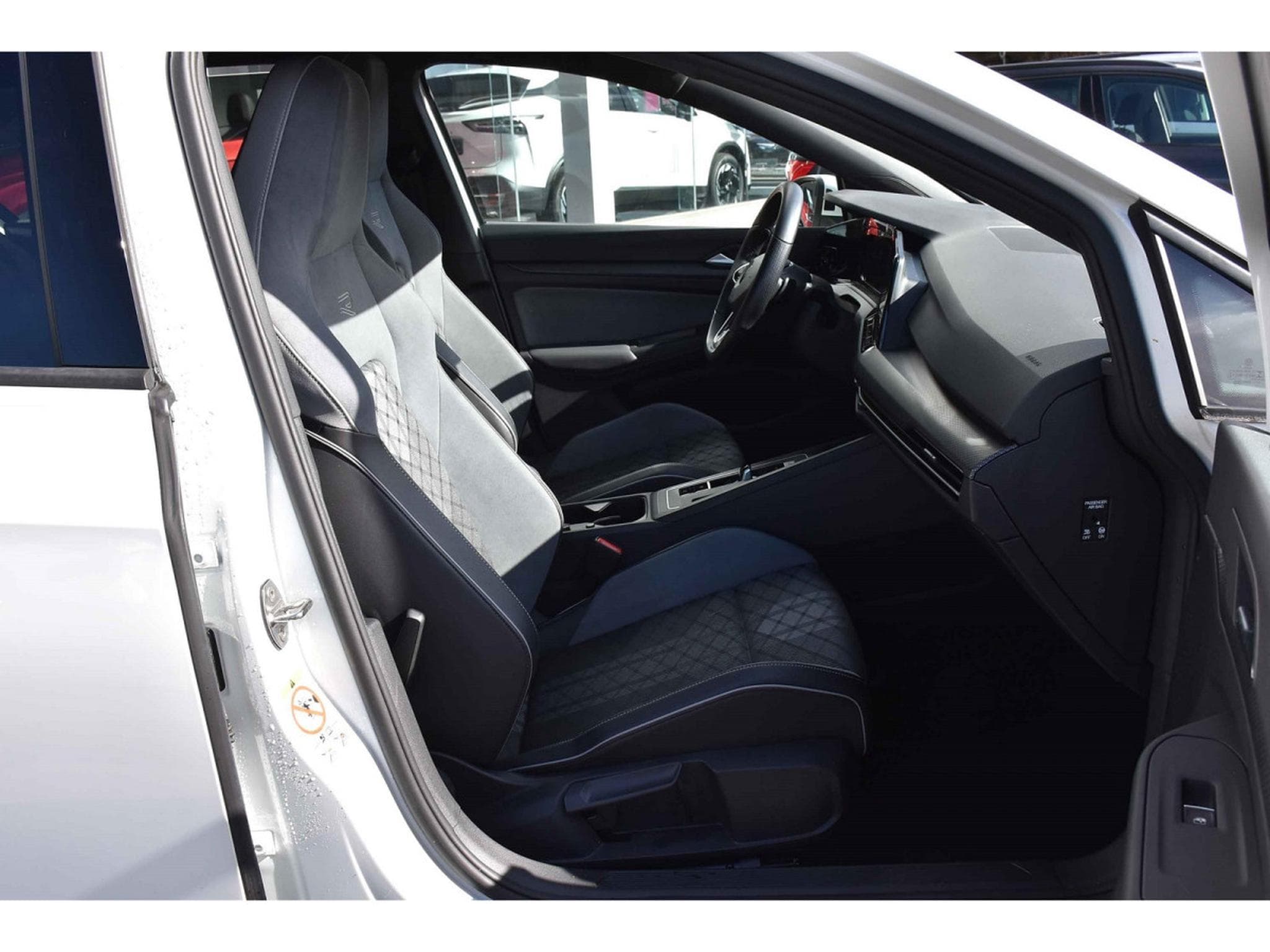 VW Golf 1.5 eTSI R-Line DSG ACC TRAVEL SIDE CAM PARK KEYLESS 1° MAIN (2021) - Foto 7