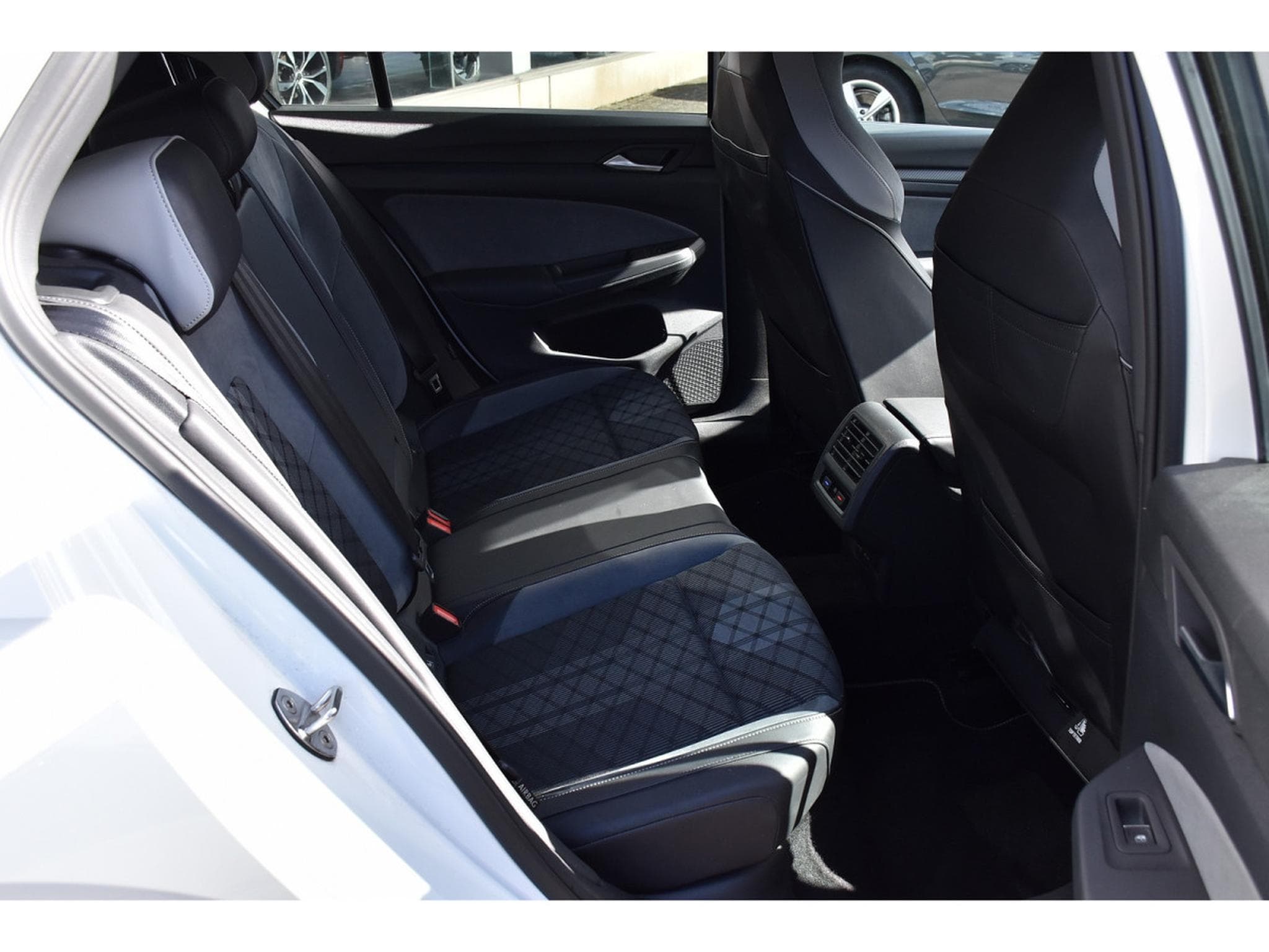 VW Golf 1.5 eTSI R-Line DSG ACC TRAVEL SIDE CAM PARK KEYLESS 1° MAIN (2021) - Foto 8