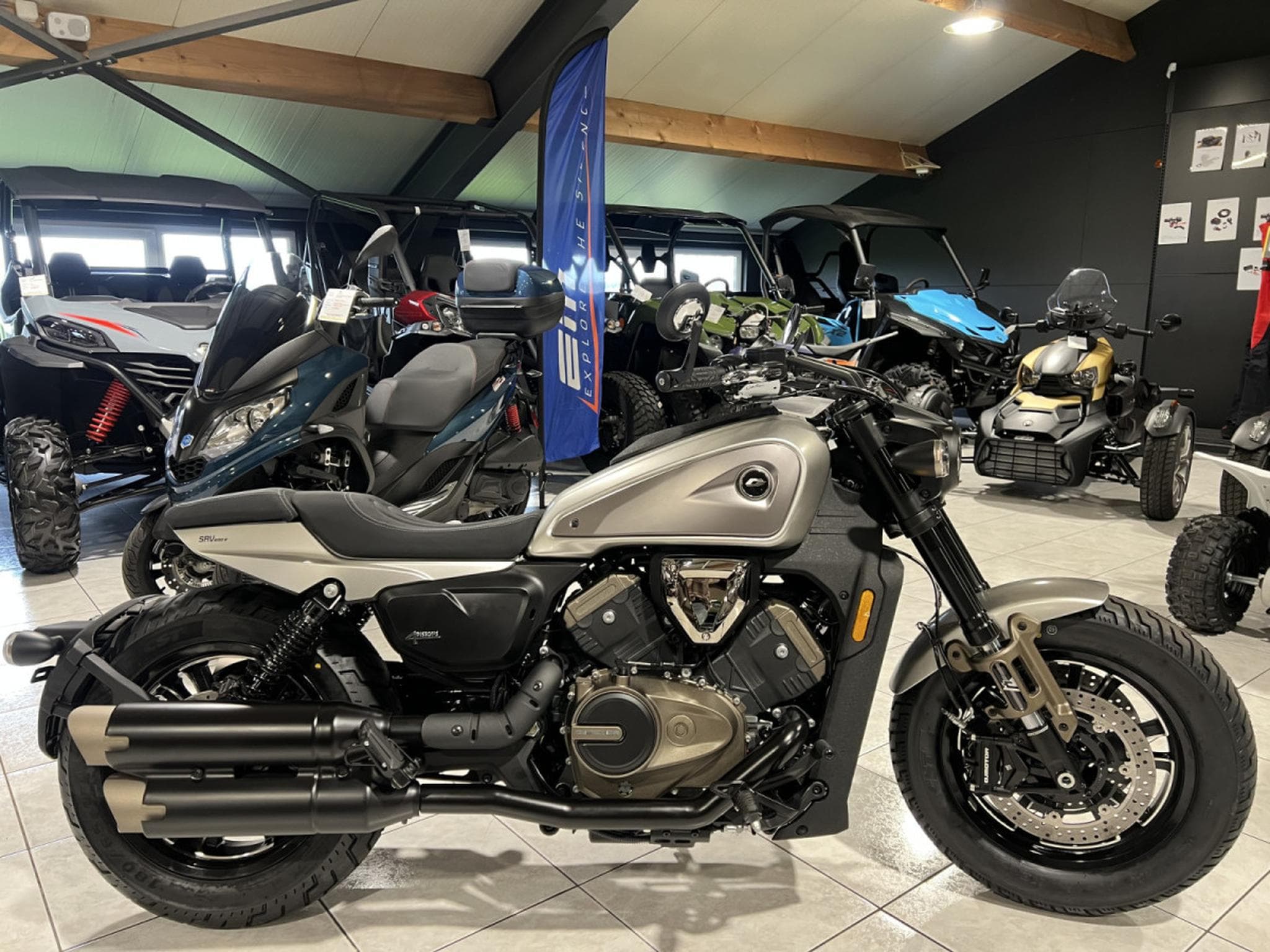 QJmotor SRV 600 V4 (2026) - Foto 1