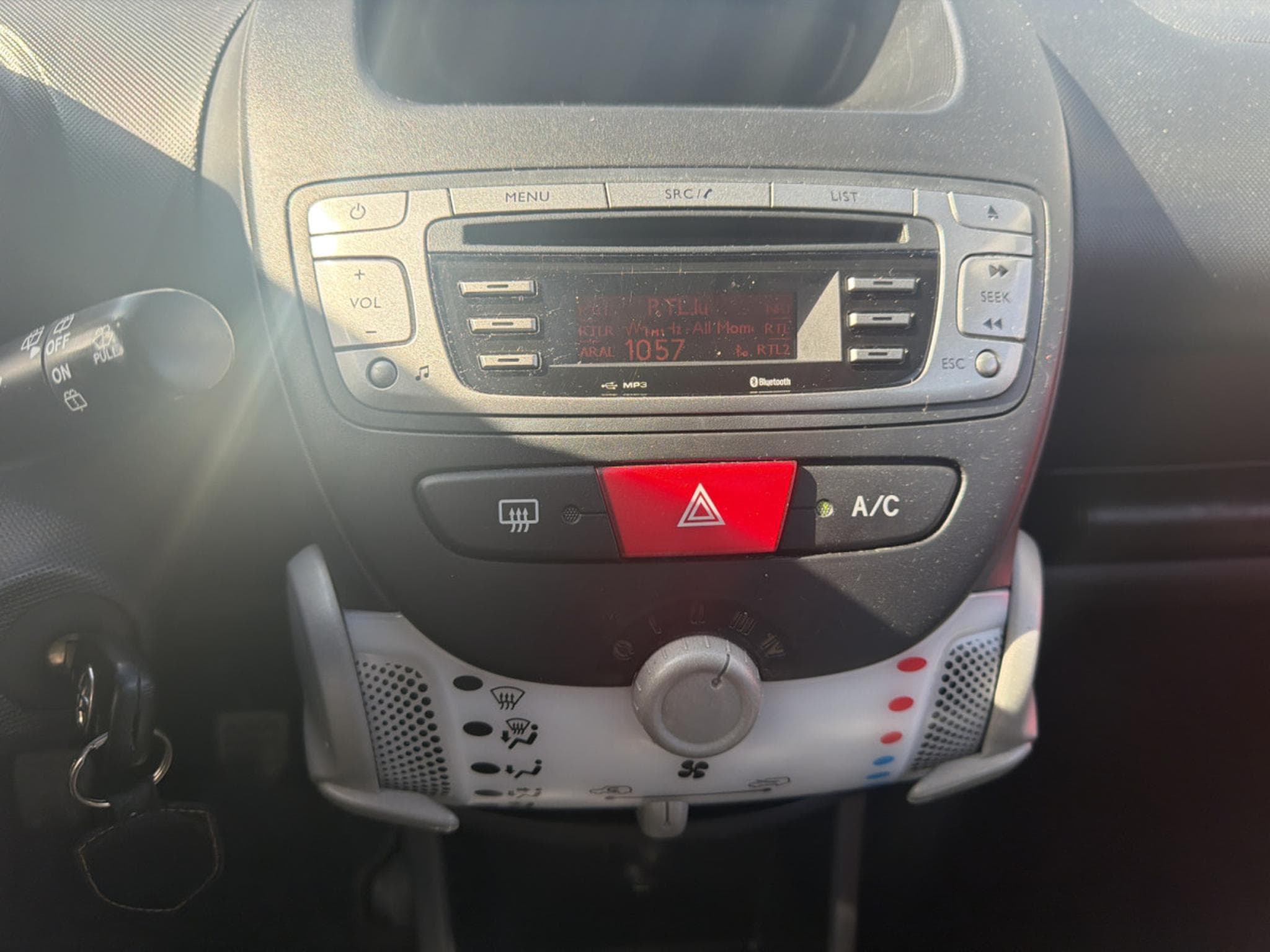 Toyota Aygo 1.0 VVT-I COLOR EDITION 68CV (2013) - Photo 12