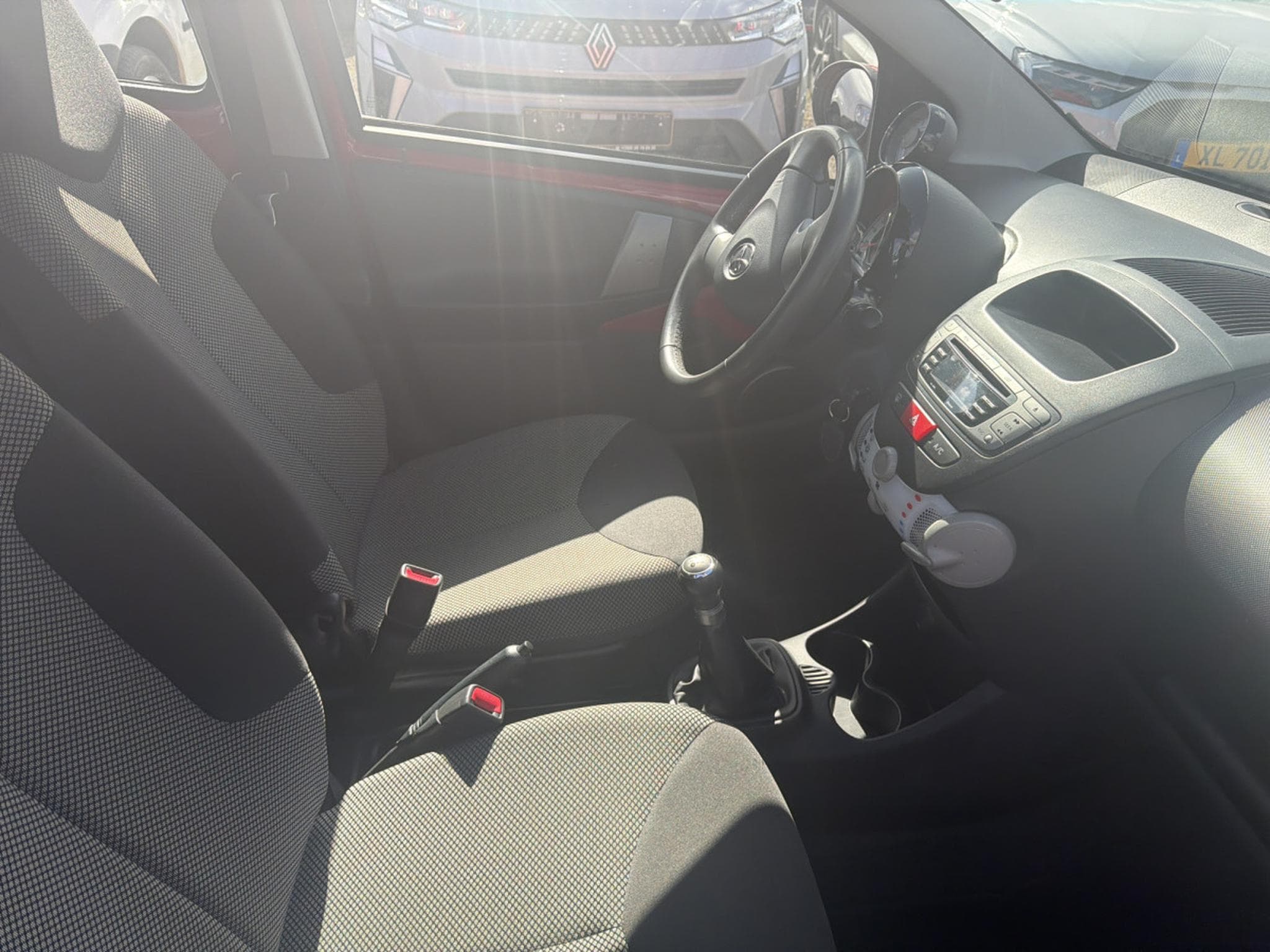 Toyota Aygo 1.0 VVT-I COLOR EDITION 68CV (2013) - Photo 8