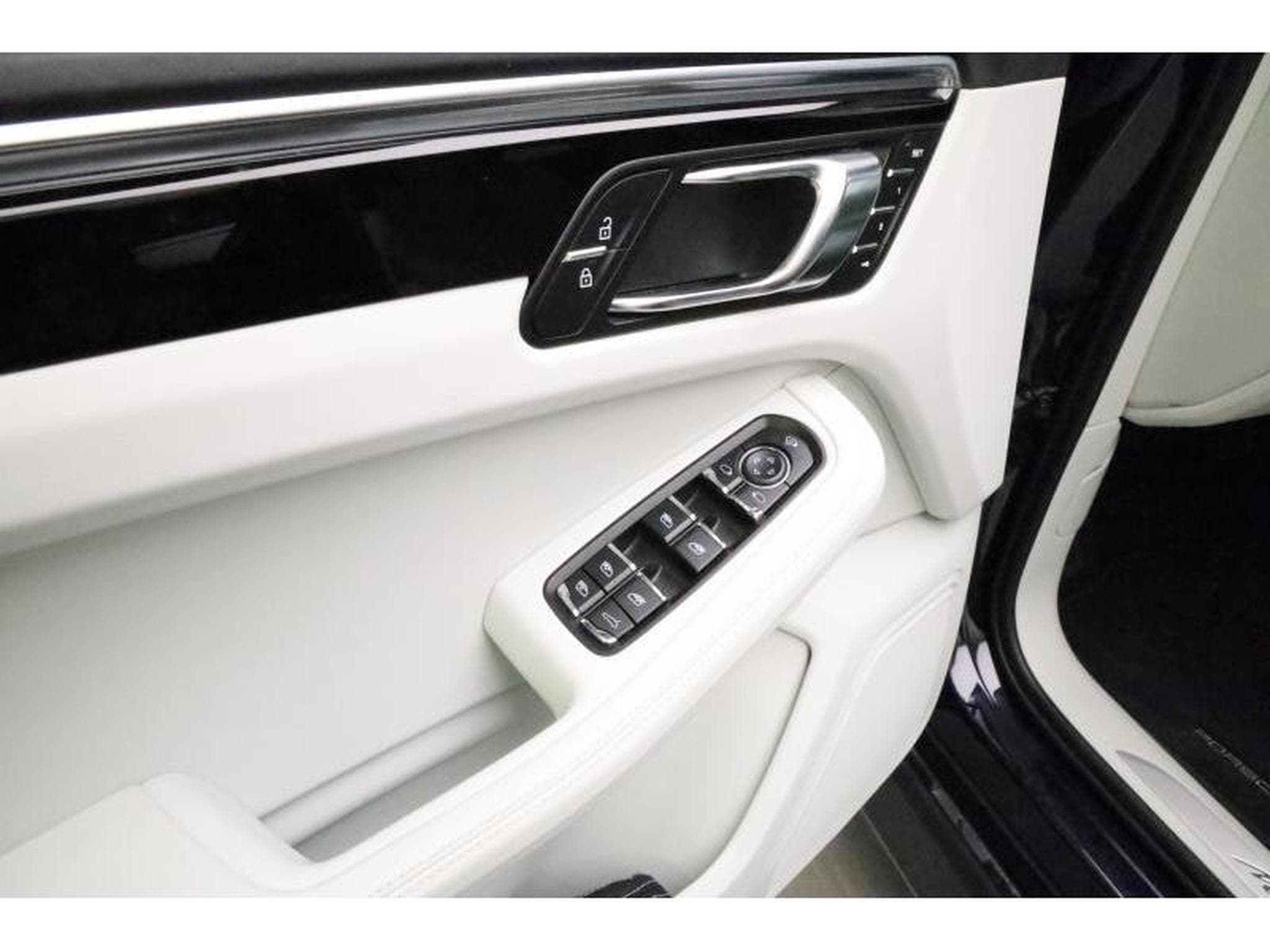 Porsche Macan S (2022) - Photo 10