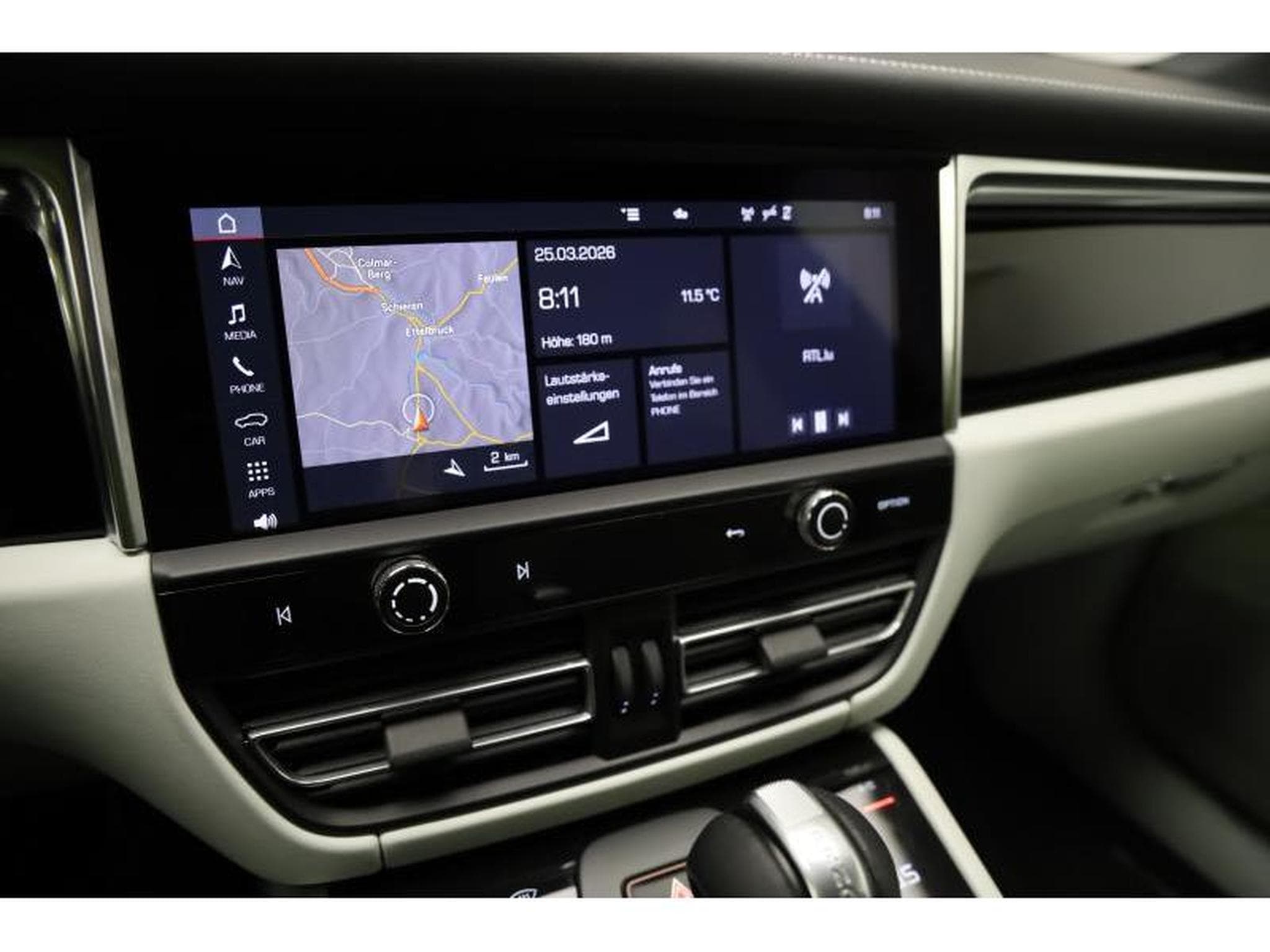 Porsche Macan S (2022) - Photo 8