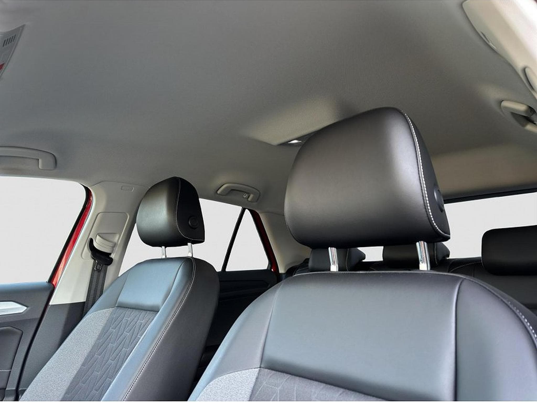 VW T-Roc (2025) - Photo 24