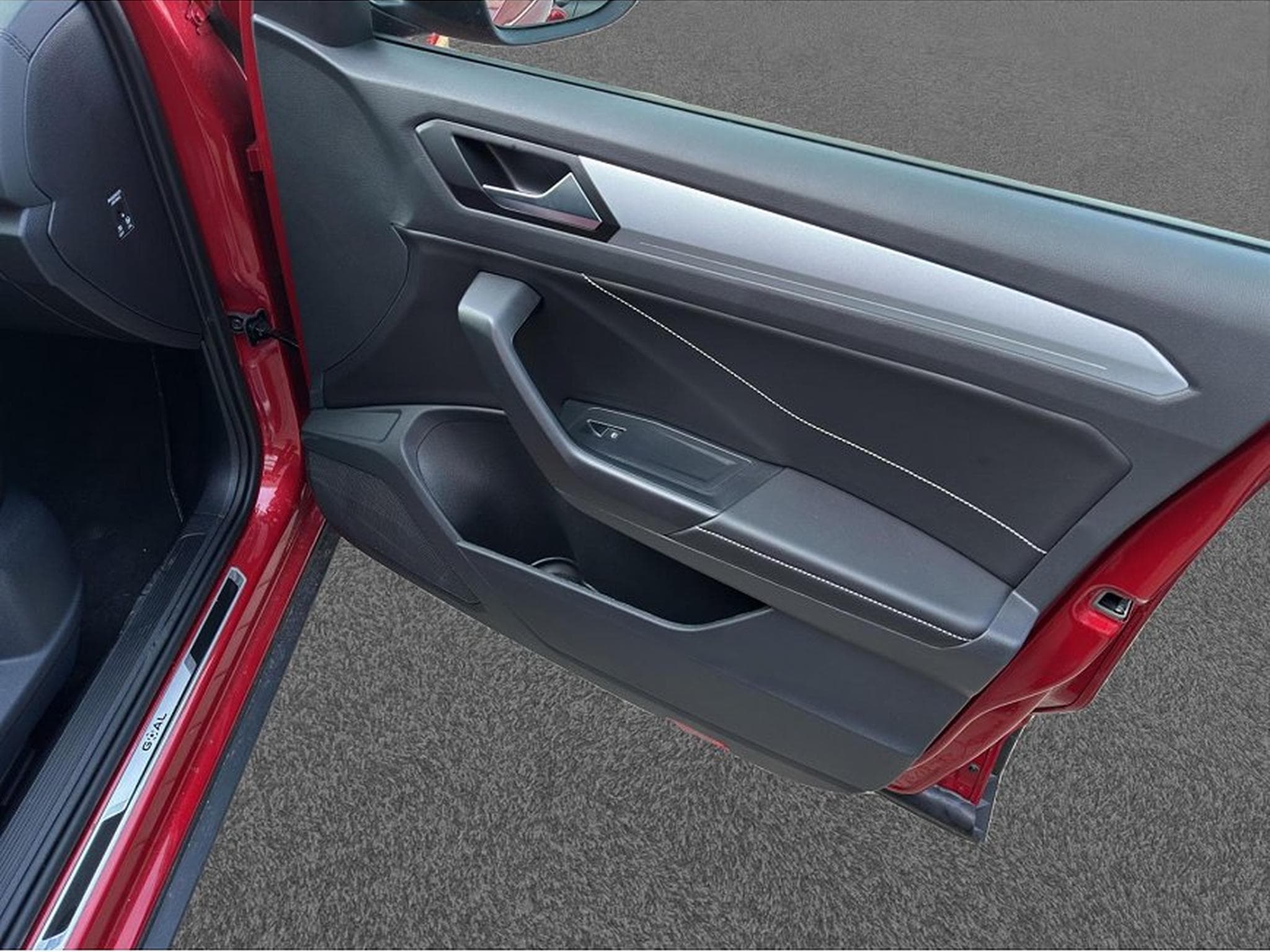 VW T-Roc (2025) - Photo 25