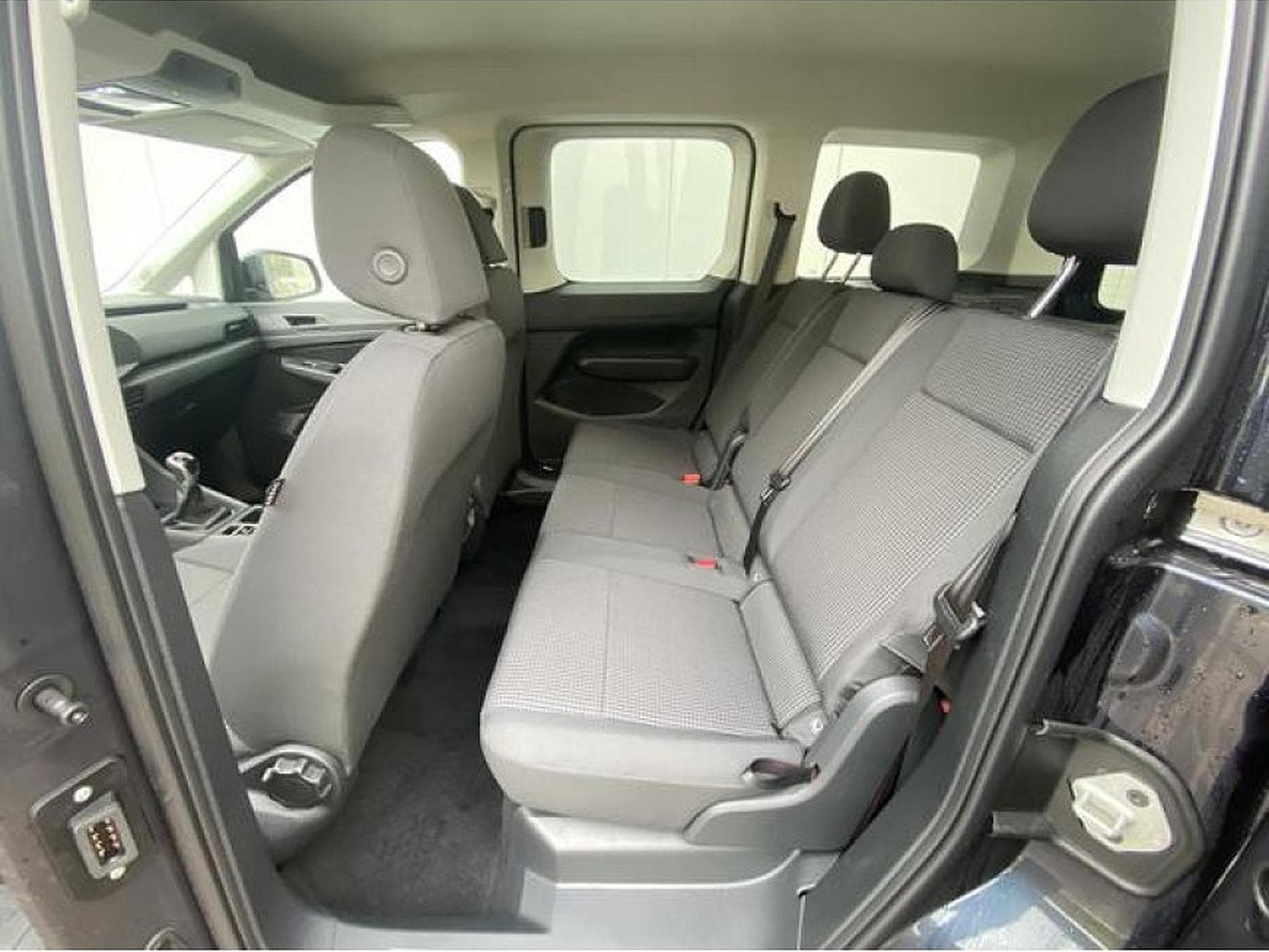 VW Caddy (2025) - Photo 9