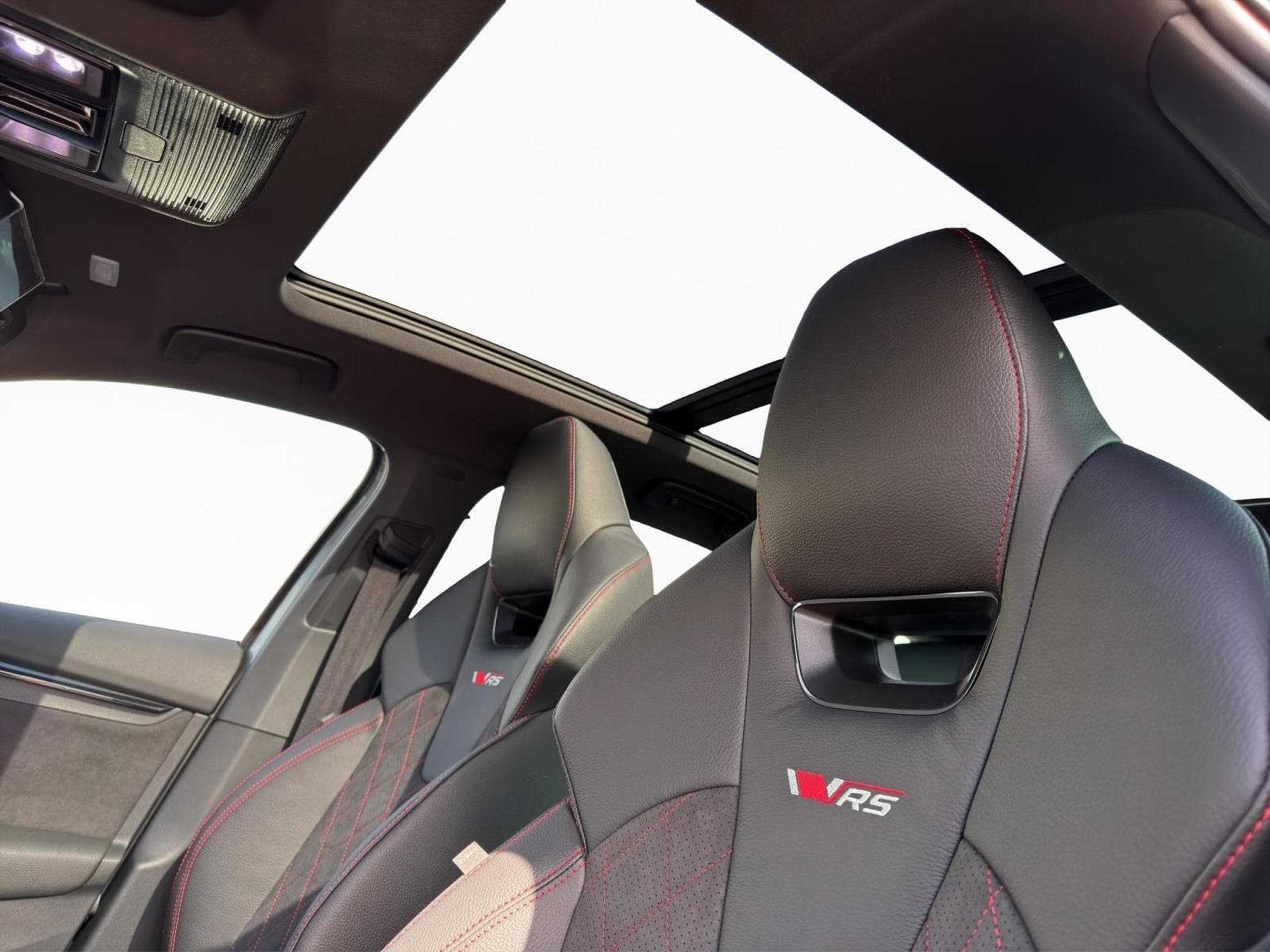 Skoda Octavia RS (2026) - Photo 14