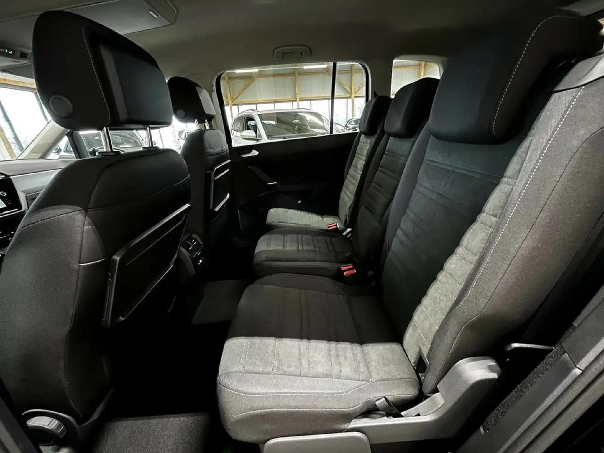 VW Touran (2025) - Photo 9