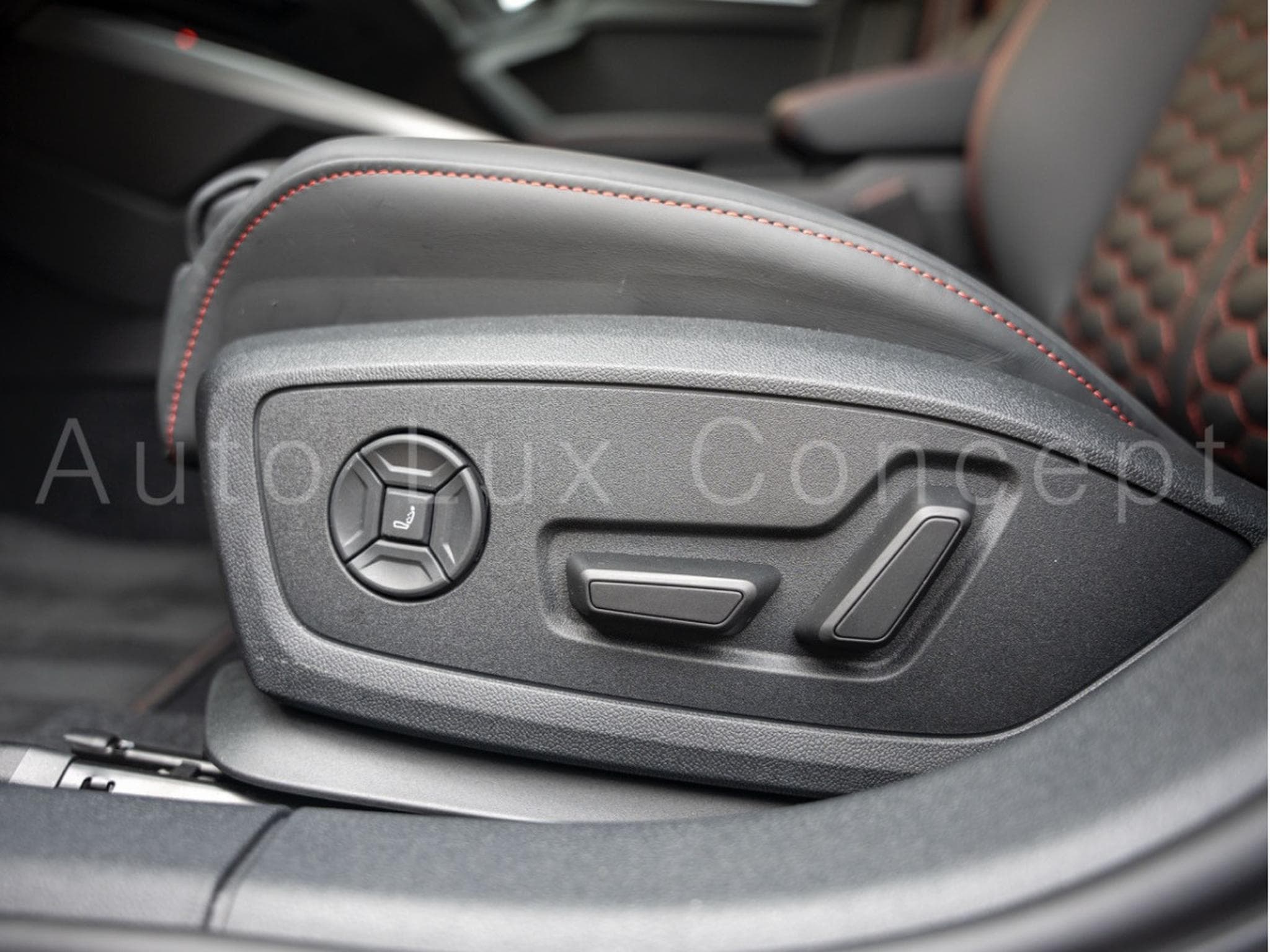 Audi RS3 Sportback 2.5 TFSI quattro S tronic 7 (2024) - Photo 21