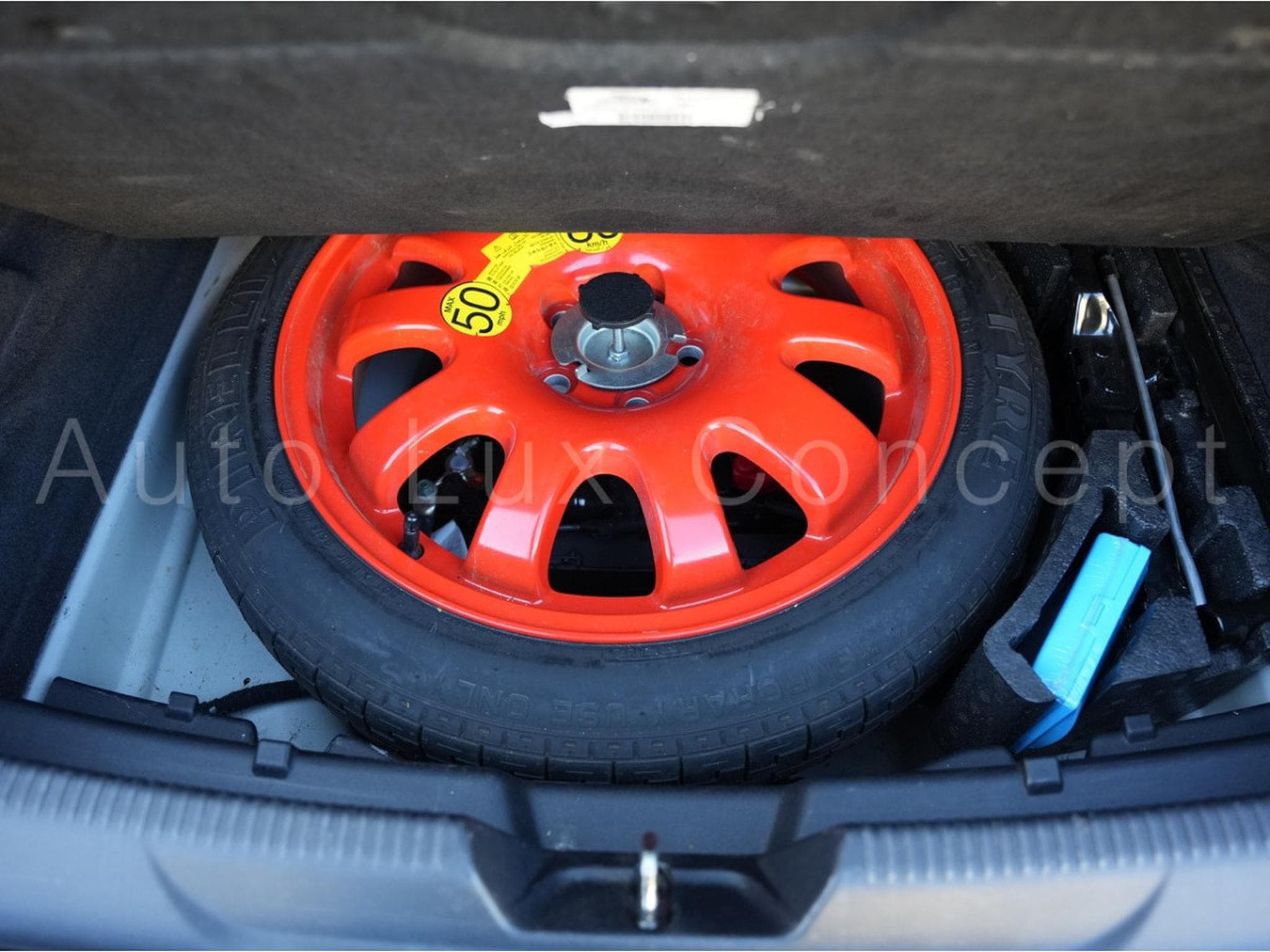 Jaguar XE Portfolio 20t (2016) - Photo 24