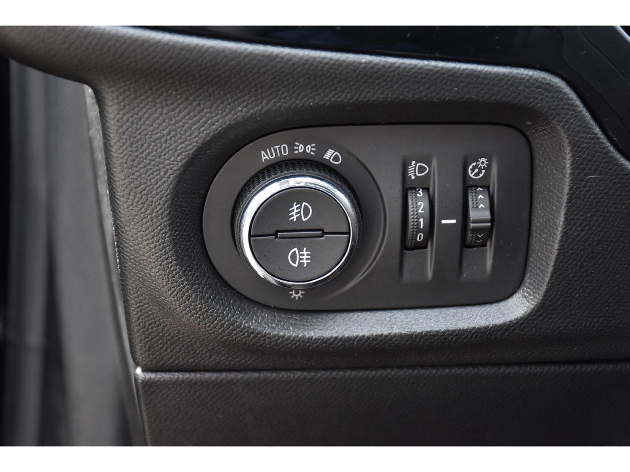 Opel Corsa 1.2 Turbo Edition AT8 REGUL LANE SIDE CAM 1° MAIN (2025) - Photo 17