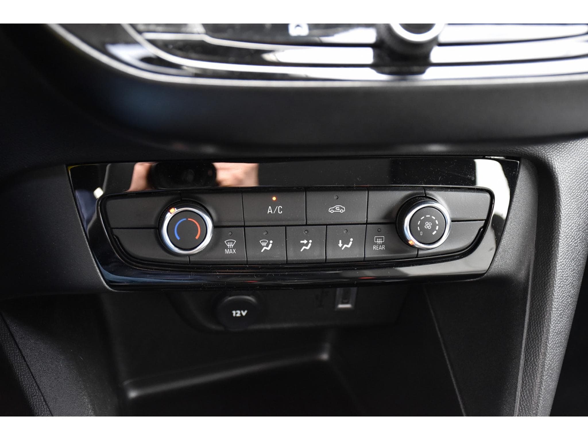 Opel Corsa 1.2 Turbo Edition AT8 REGUL LANE SIDE CAM 1° MAIN (2025) - Photo 14