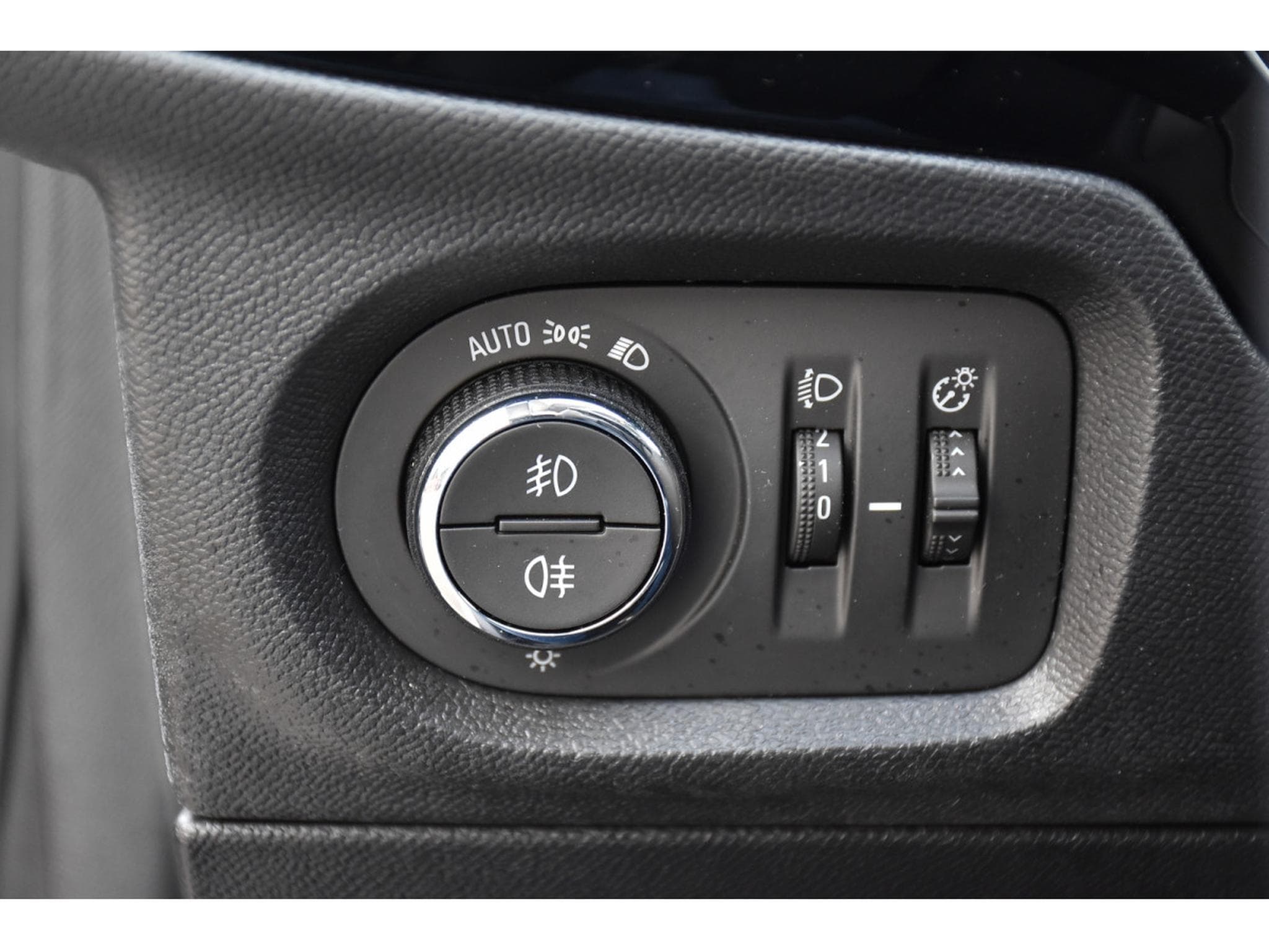 Opel Corsa 1.2 Turbo Edition AT8 REGUL LANE SIDE CAM 1° MAIN (2025) - Photo 17