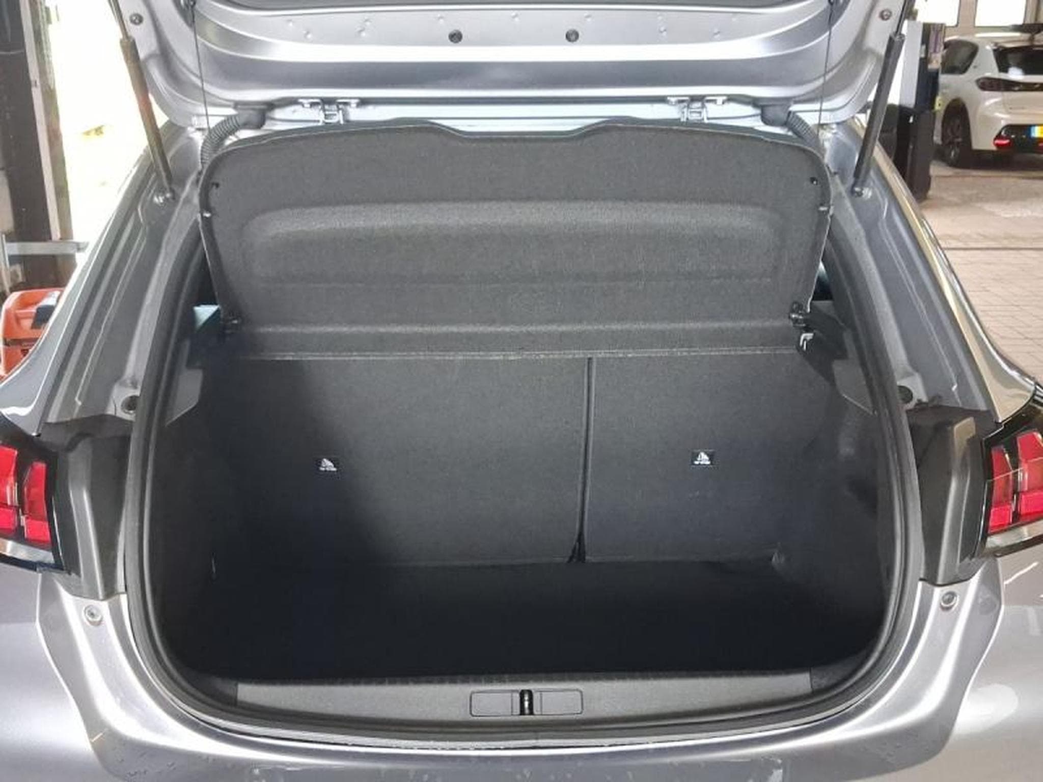 PEUGEOT 208 1.2 PureTech 100ch S&S Active Pack 118g (2021) - Foto 8